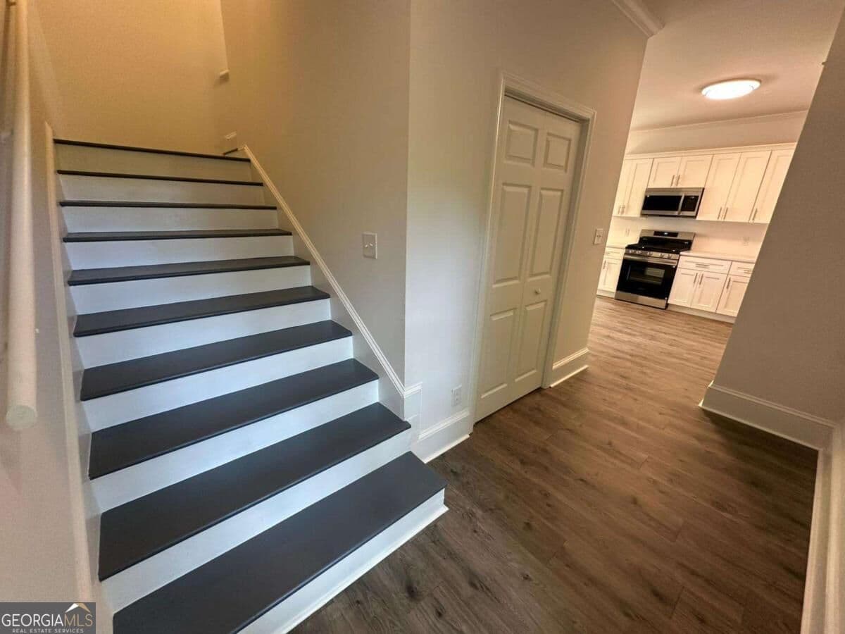 4 bedroom, 3.5 bathroom townhouse for sale at 2417 Perry Boulevard 1, Atlanta, GA 30318 — photo 2
