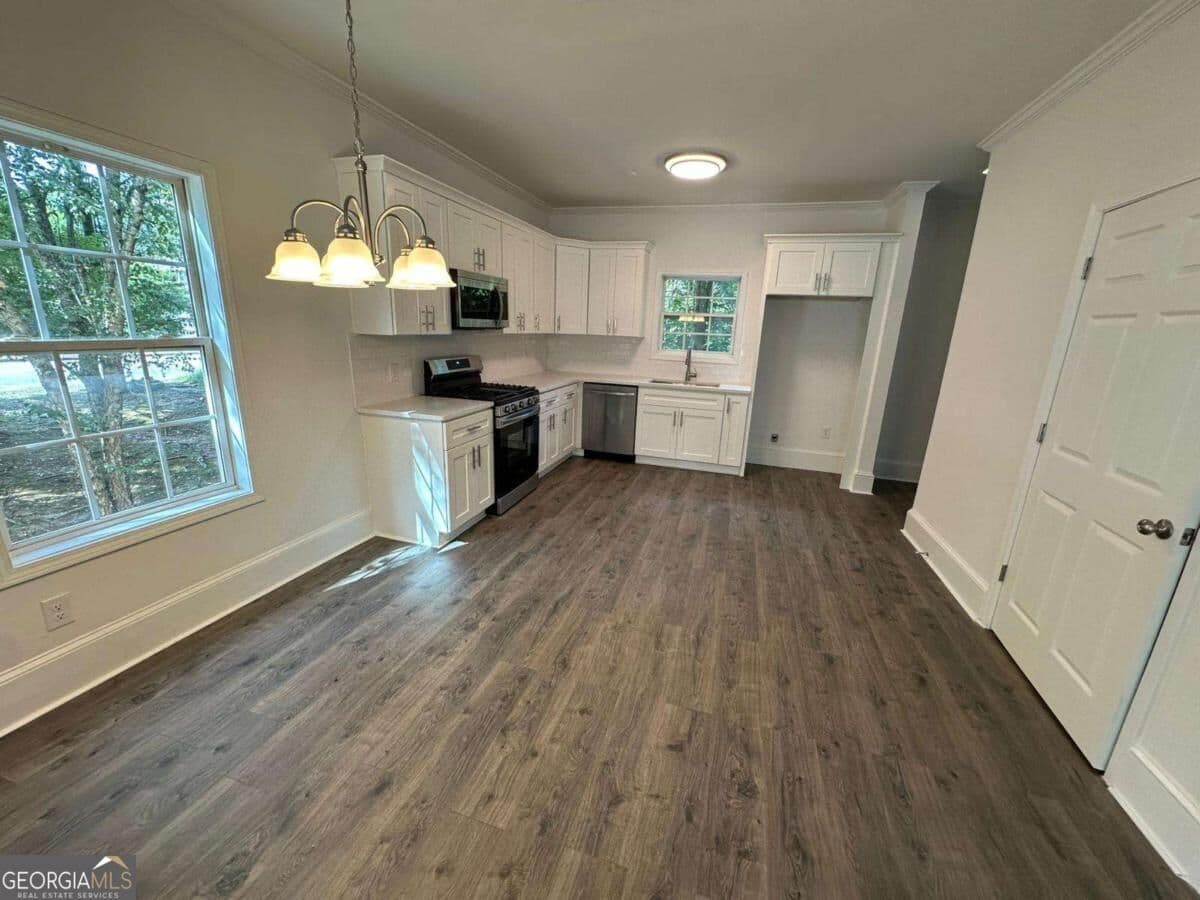 4 bedroom, 3.5 bathroom townhouse for sale at 2417 Perry Boulevard 1, Atlanta, GA 30318 — photo 5