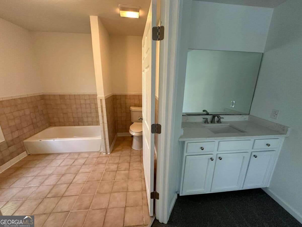 4 bedroom, 3.5 bathroom townhouse for sale at 2417 Perry Boulevard 1, Atlanta, GA 30318 — photo 10
