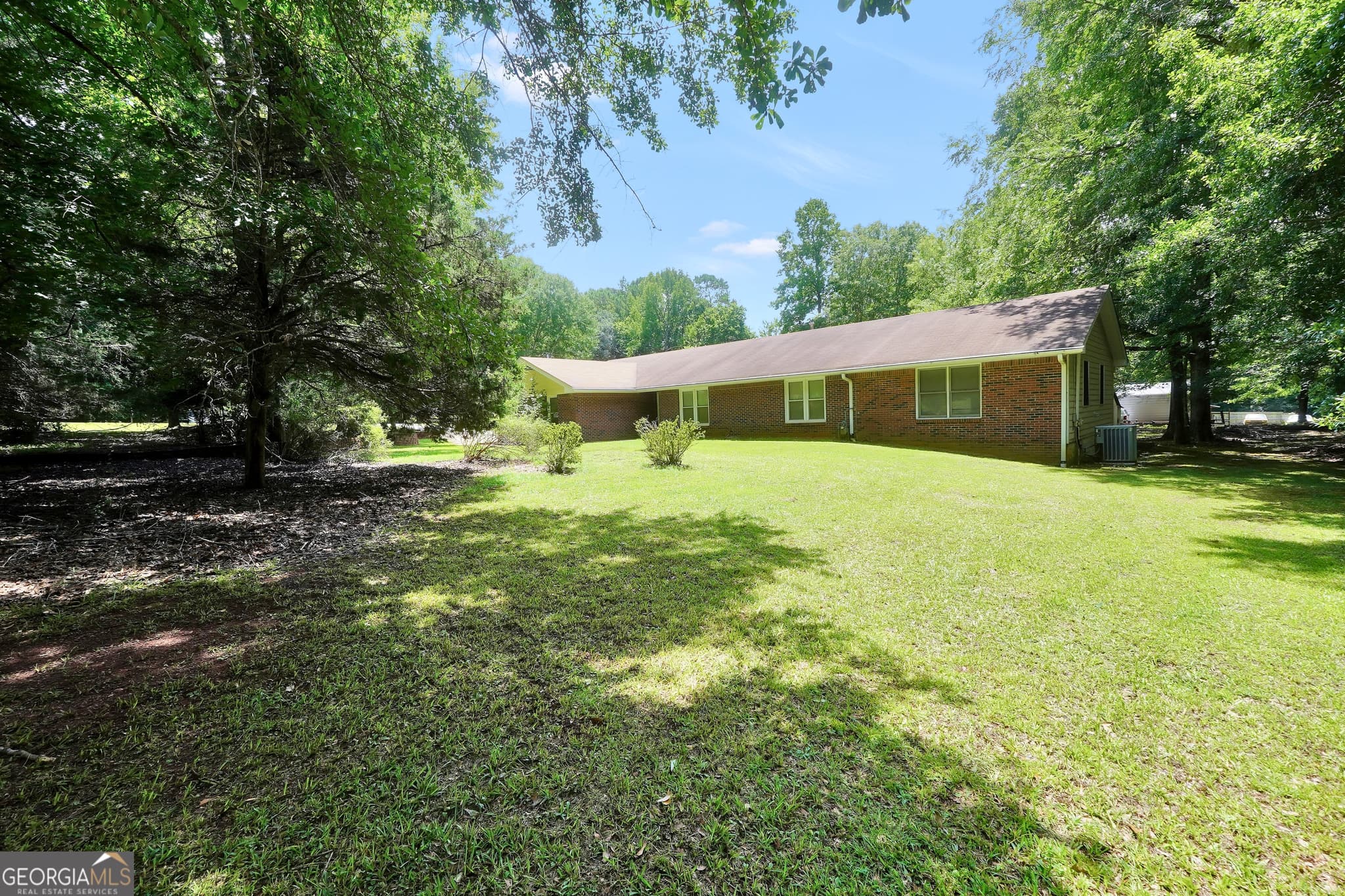 3 bedroom, 2 bathroom, 2,546 sq ft single family residence for sale at 145 Stoneridge Way, Fayetteville, GA 30215 — photo 3