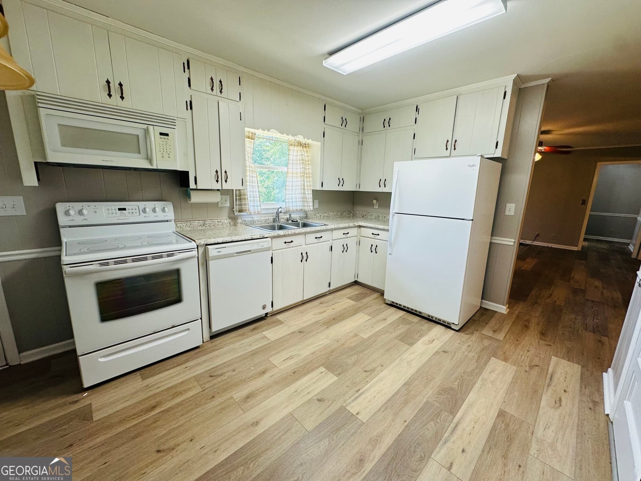3 bedroom, 2 bathroom, 1,957 sq ft single family residence for sale at 580 Goshen Street, Lincolnton, GA 30817 — photo 6