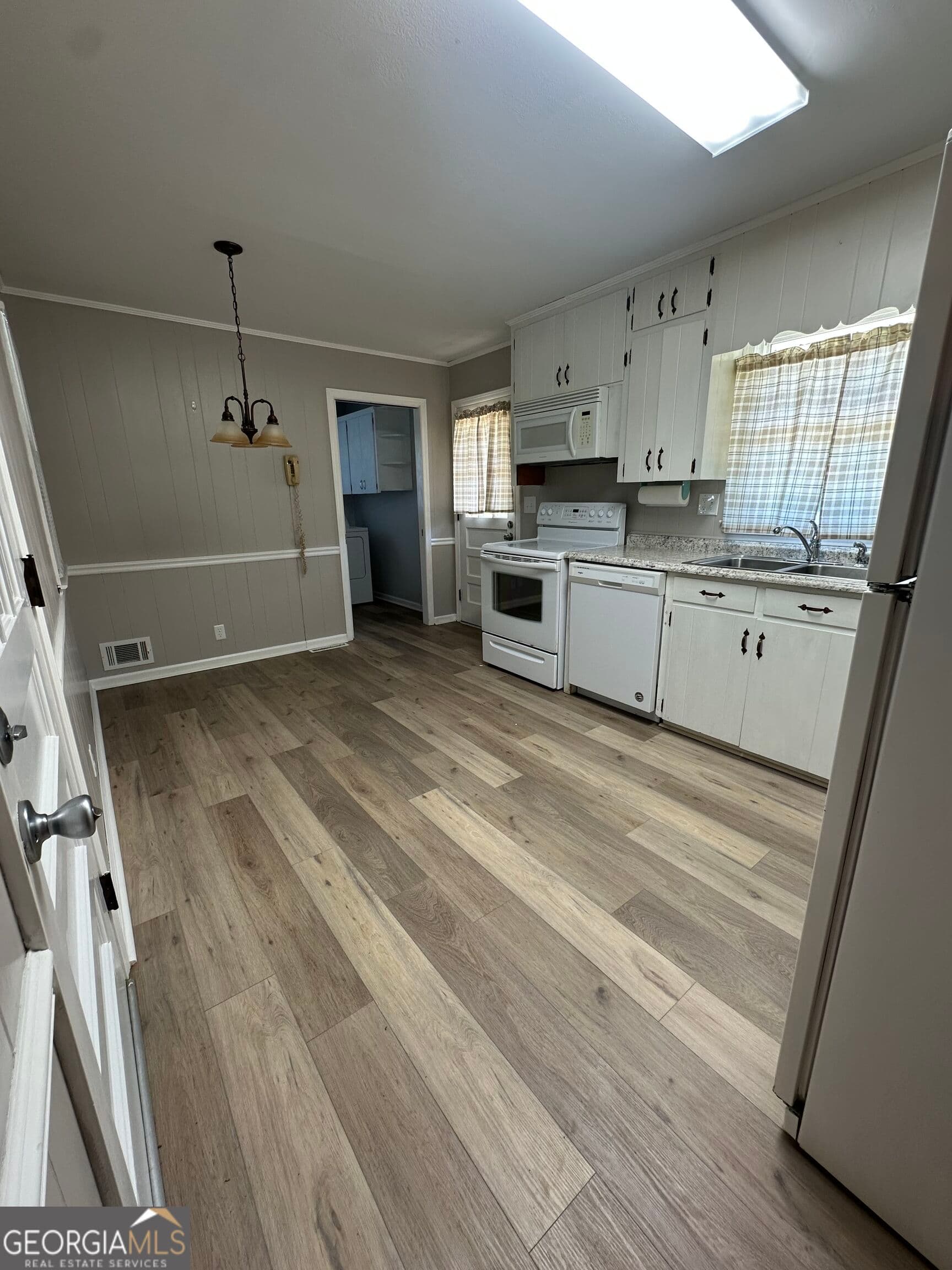 3 bedroom, 2 bathroom, 1,957 sq ft single family residence for sale at 580 Goshen Street, Lincolnton, GA 30817 — photo 7