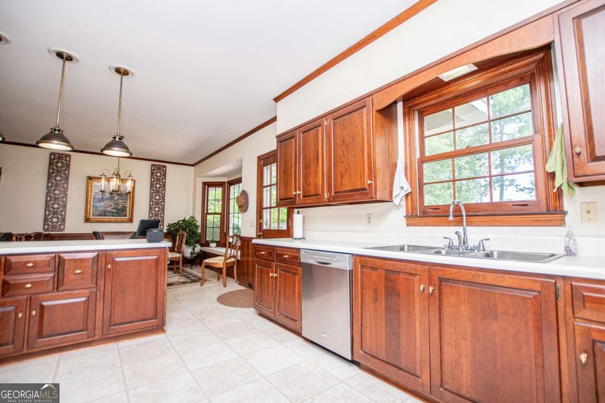 5 bedroom, 4.5 bathroom, 4,620 sq ft single family residence for sale at 203 S Ole Hickory Trail, Carrollton, GA 30117 — photo 7