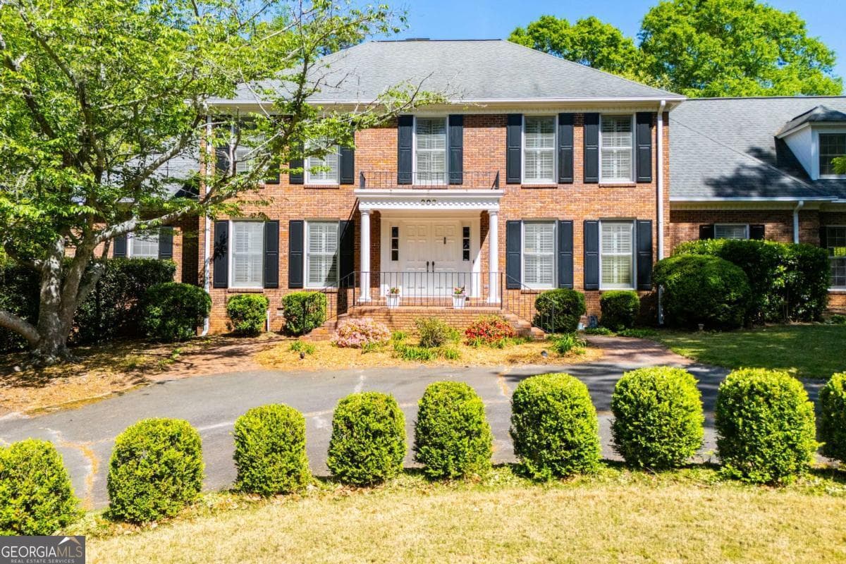 5 bedroom, 4.5 bathroom, 4,620 sq ft single family residence for sale at 203 S Ole Hickory Trail, Carrollton, GA 30117 — photo 1 of 100