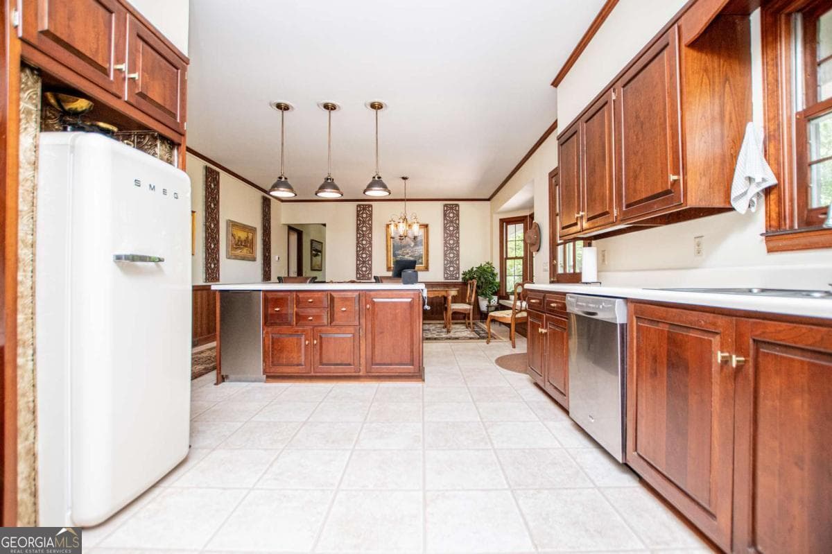 5 bedroom, 4.5 bathroom, 4,620 sq ft single family residence for sale at 203 S Ole Hickory Trail, Carrollton, GA 30117 — photo 8