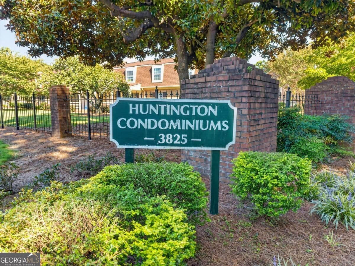 2 bedroom, 2 bathroom, 1,245 sq ft single family residence for sale at 3825 Lavista Road M1, Tucker, GA 30084 — photo 2