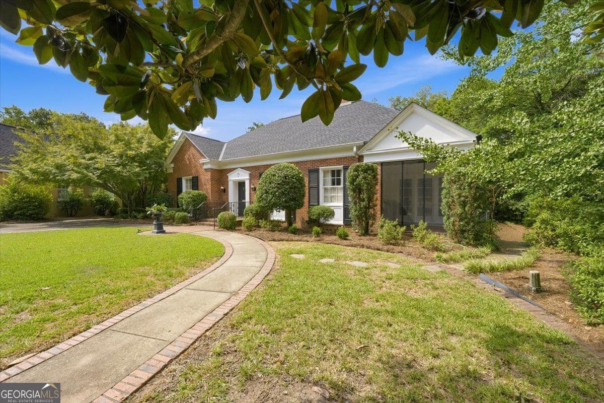 4 bedroom, 2 bathroom, 2,630 sq ft single family residence for sale at 2688 Stanislaus Circle, Macon, GA 31204 — photo 2
