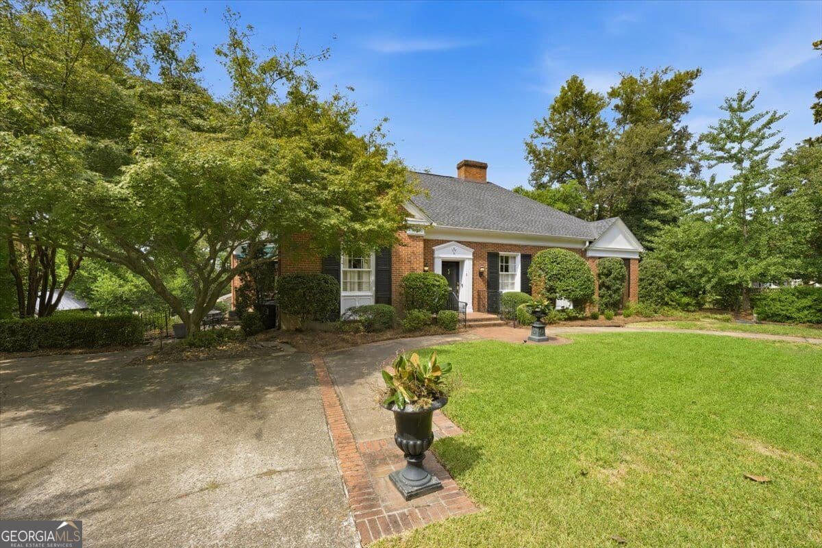 4 bedroom, 2 bathroom, 2,630 sq ft single family residence for sale at 2688 Stanislaus Circle, Macon, GA 31204 — photo 3