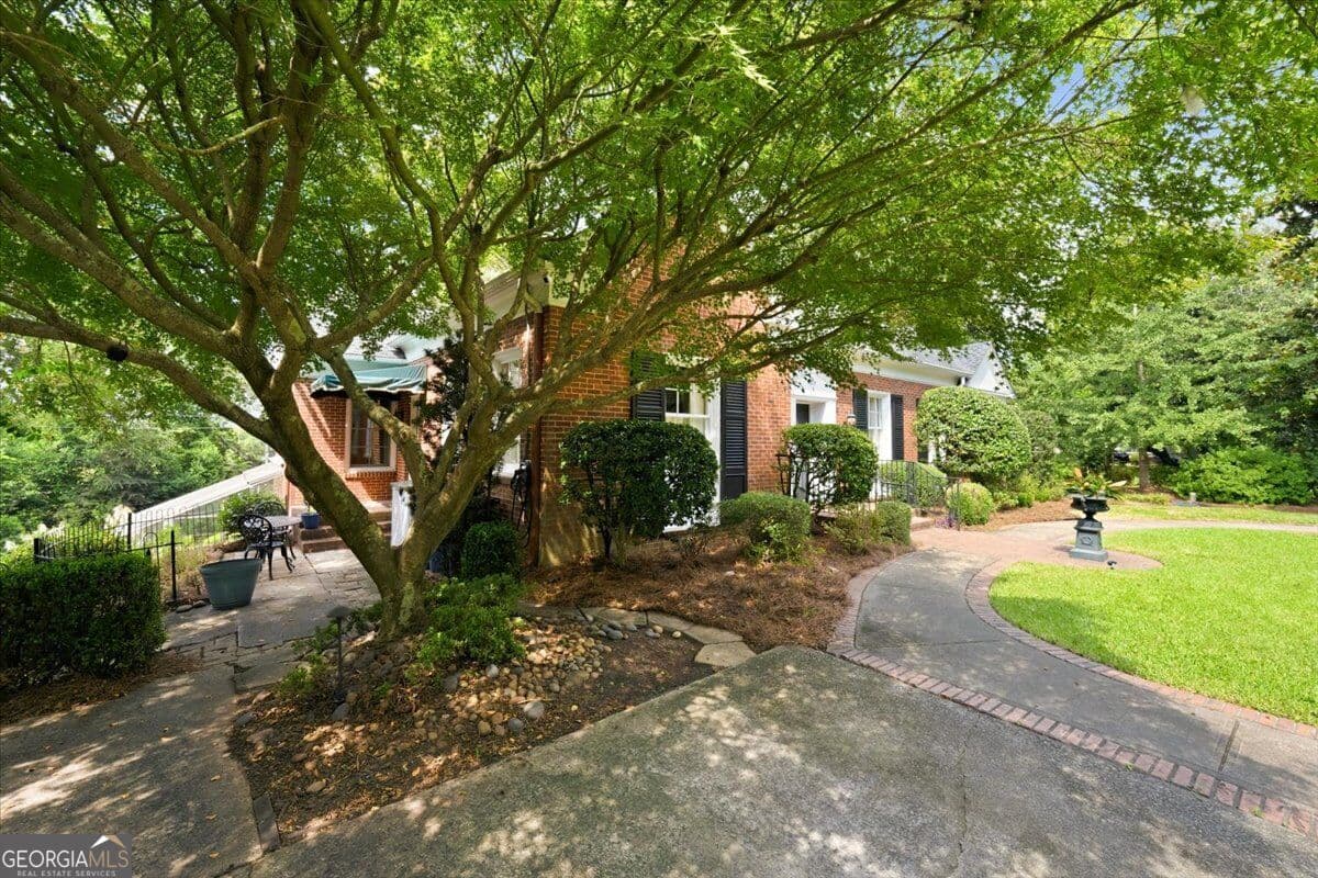 4 bedroom, 2 bathroom, 2,630 sq ft single family residence for sale at 2688 Stanislaus Circle, Macon, GA 31204 — photo 5