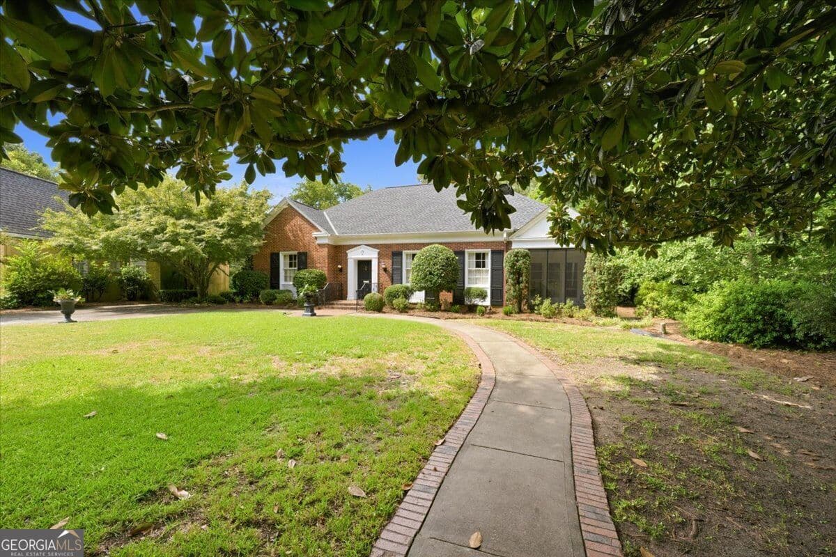 4 bedroom, 2 bathroom, 2,630 sq ft single family residence for sale at 2688 Stanislaus Circle, Macon, GA 31204 — photo 4