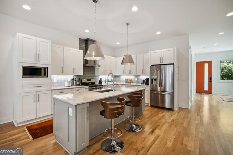 4 bedroom, 3 bathroom, 2,376 sq ft townhouse for rent at 129 Holiday Avenue UNIT #B, Atlanta, GA 30307 for $5,500 a month — photo 6