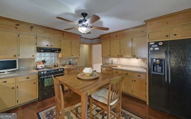 3 bedroom, 3 bathroom, 3,200 sq ft single family residence under contract at 246 Harvey Lane, Lavonia, GA 30553 — photo 8