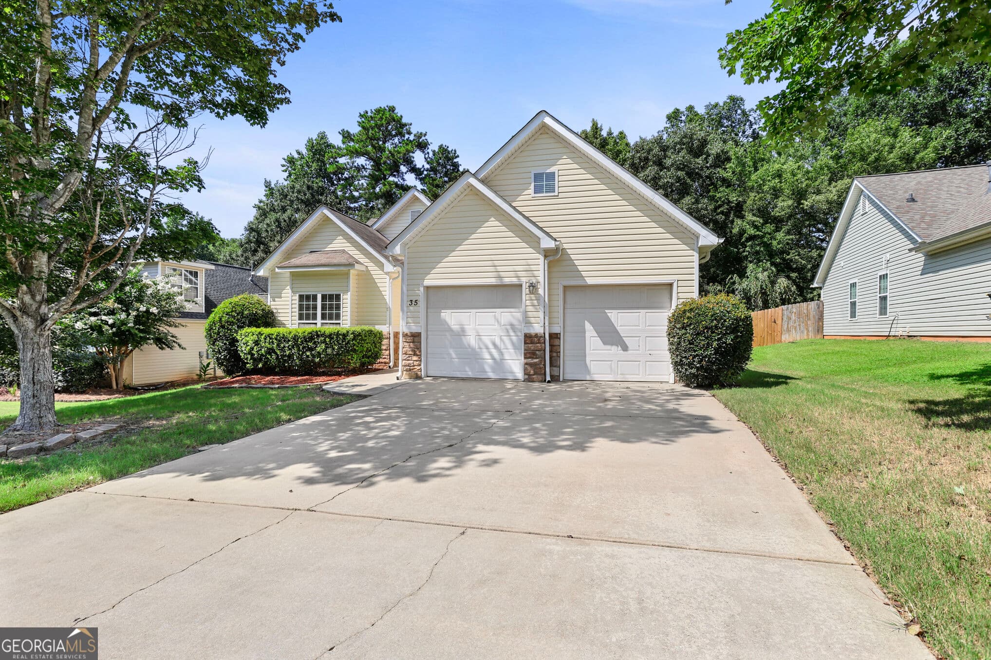 3 bedroom, 2 bathroom, 1,396 sq ft single family residence for rent at 35 Bedford Park Drive, Newnan, GA 30263 for $2,100 a month