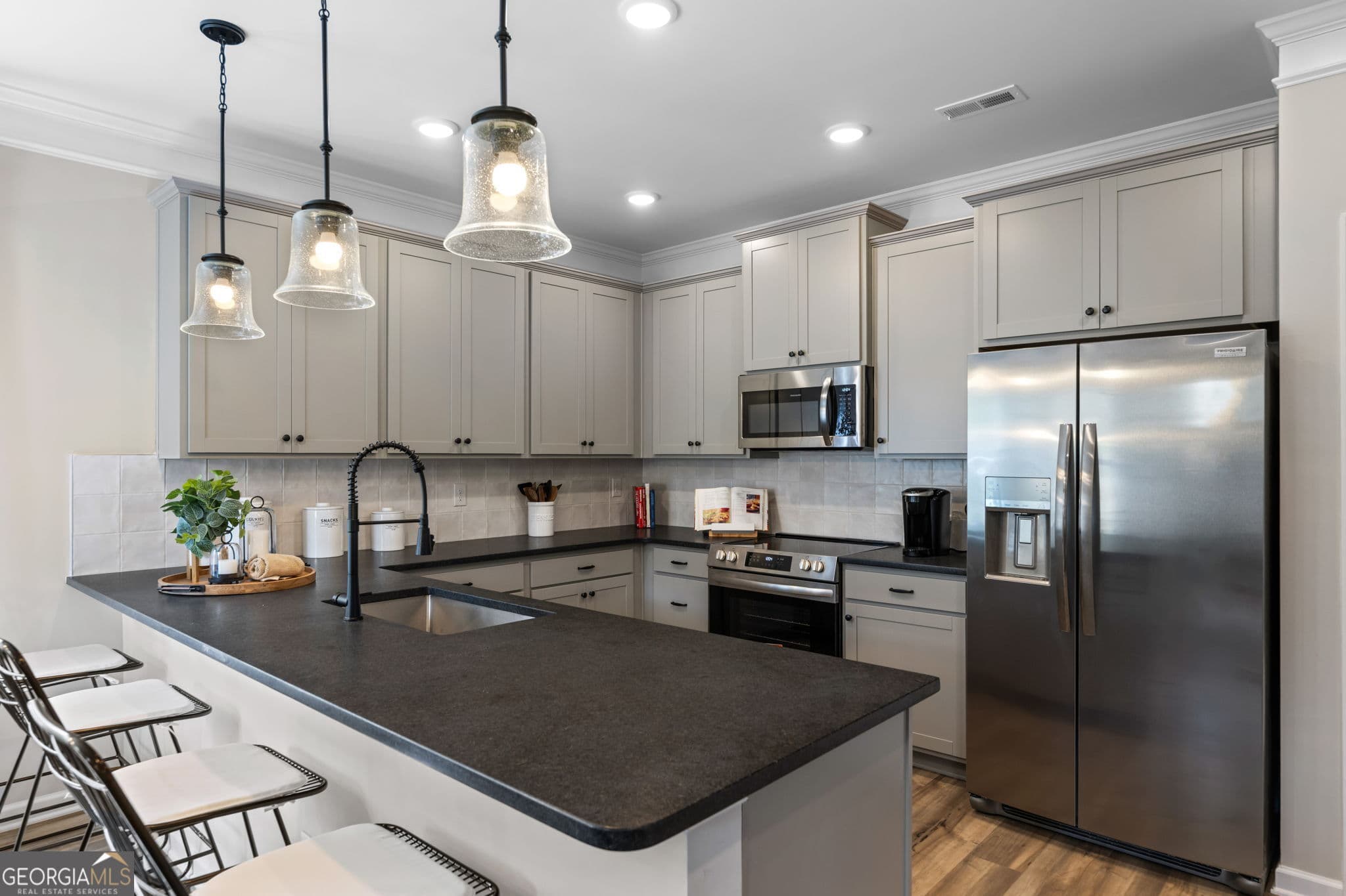 3 bedroom, 2.5 bathroom, 1,909 sq ft single family residence under contract at 297 Artimis Drive, Dalton, GA 30721 — photo 7