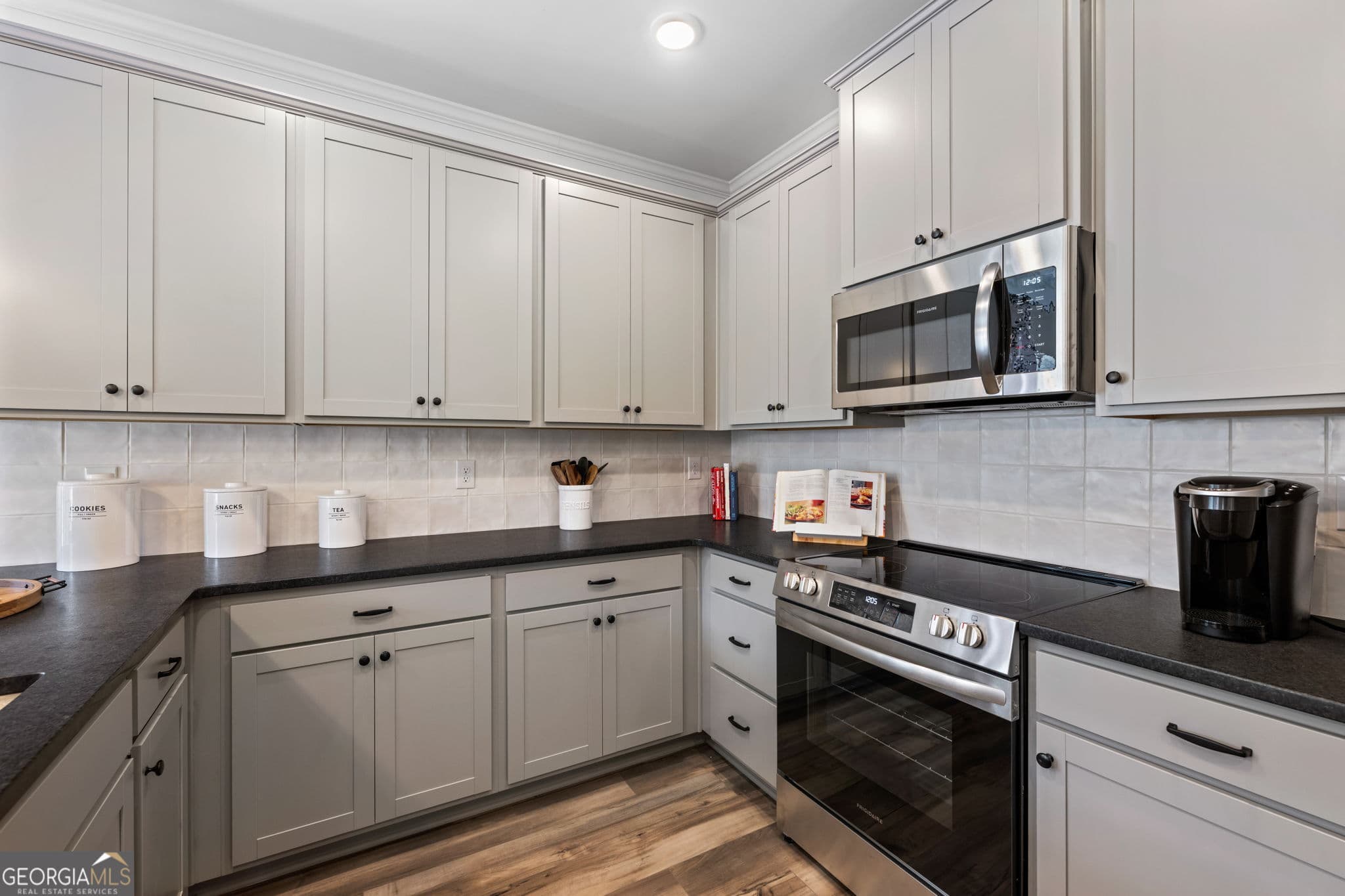 3 bedroom, 2.5 bathroom, 1,909 sq ft single family residence under contract at 297 Artimis Drive, Dalton, GA 30721 — photo 9