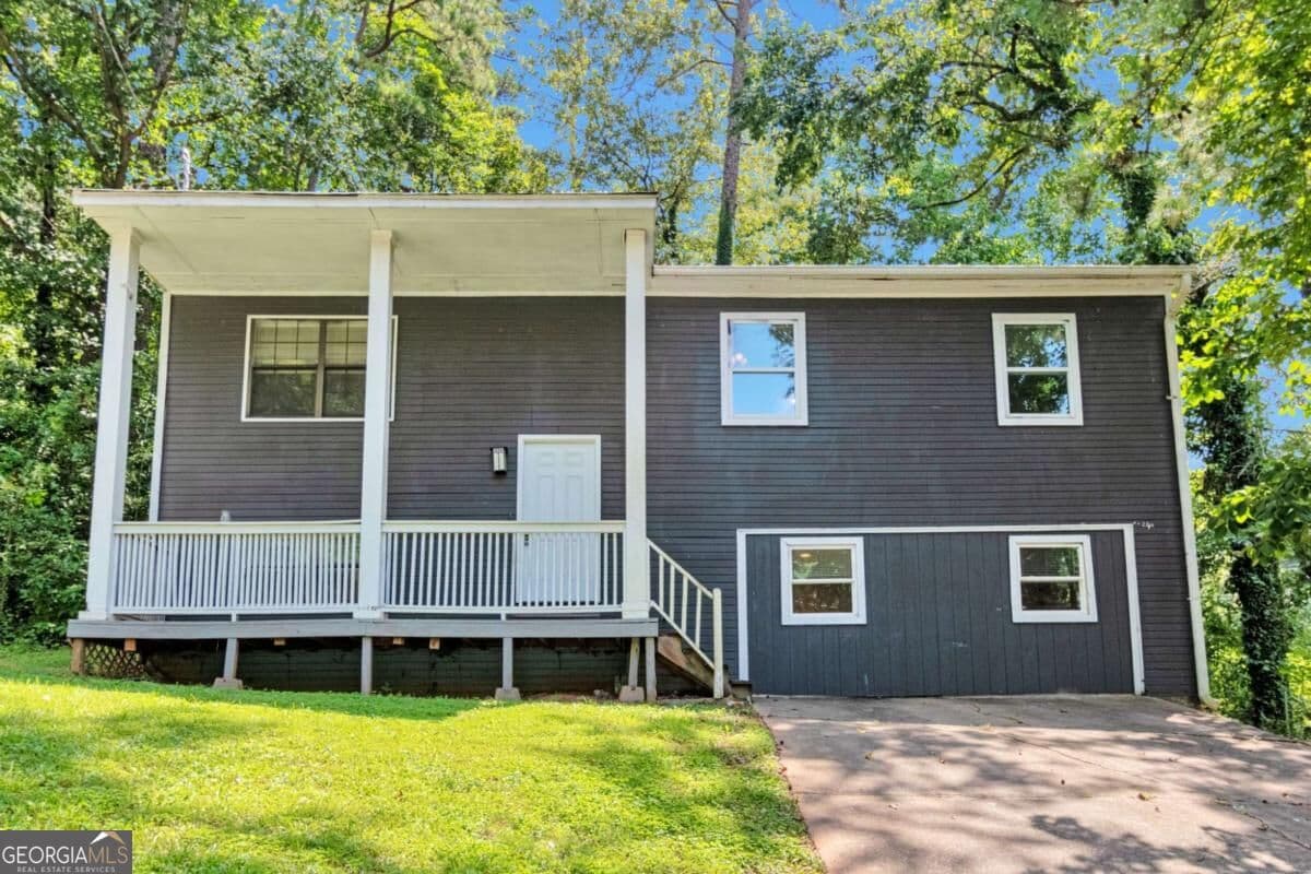 6 bedroom, 3 bathroom, 2,734 sq ft single family residence for sale at 5322 Scarbrough Round, Stone Mountain, GA 30088 — photo 1 of 27
