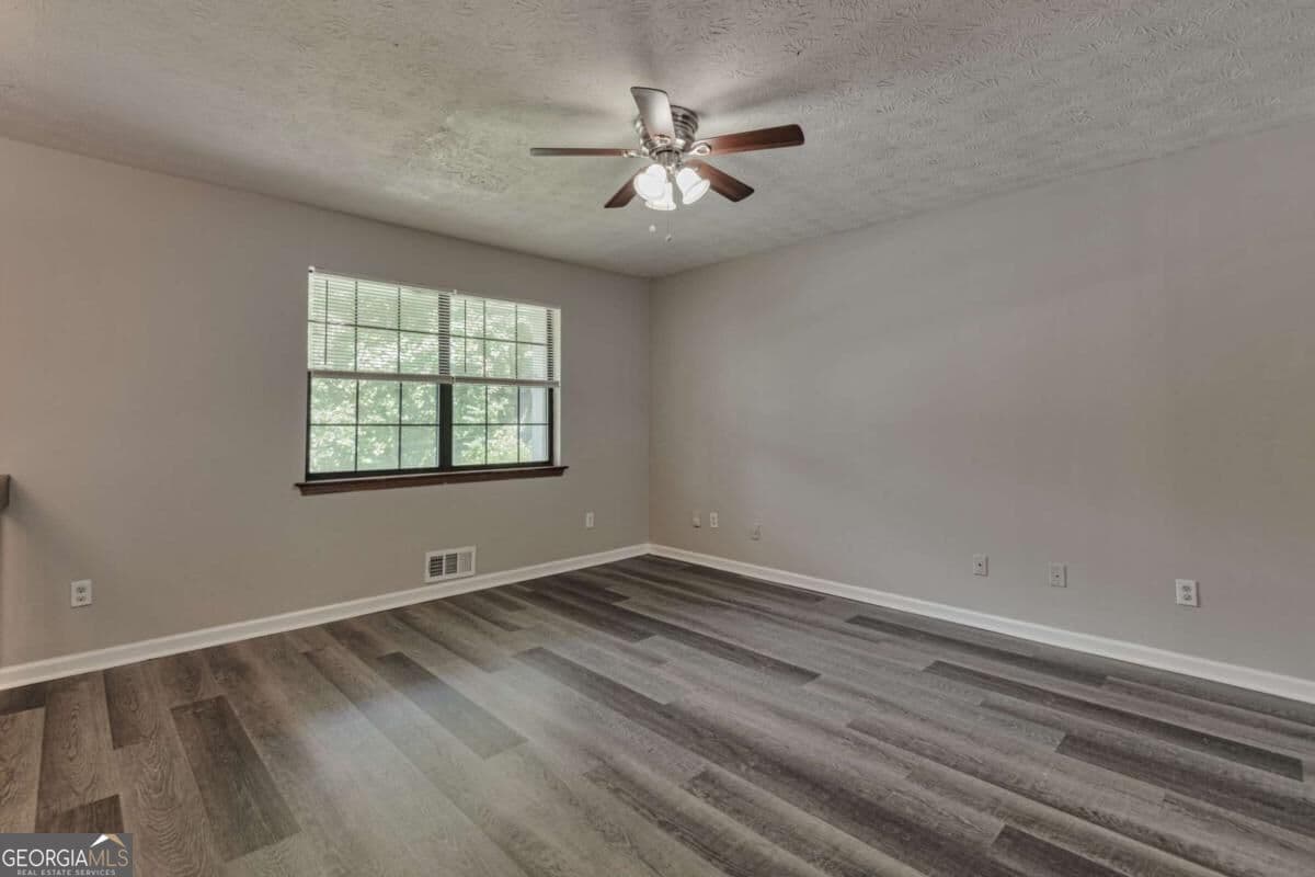 6 bedroom, 3 bathroom, 2,734 sq ft single family residence for sale at 5322 Scarbrough Round, Stone Mountain, GA 30088 — photo 4