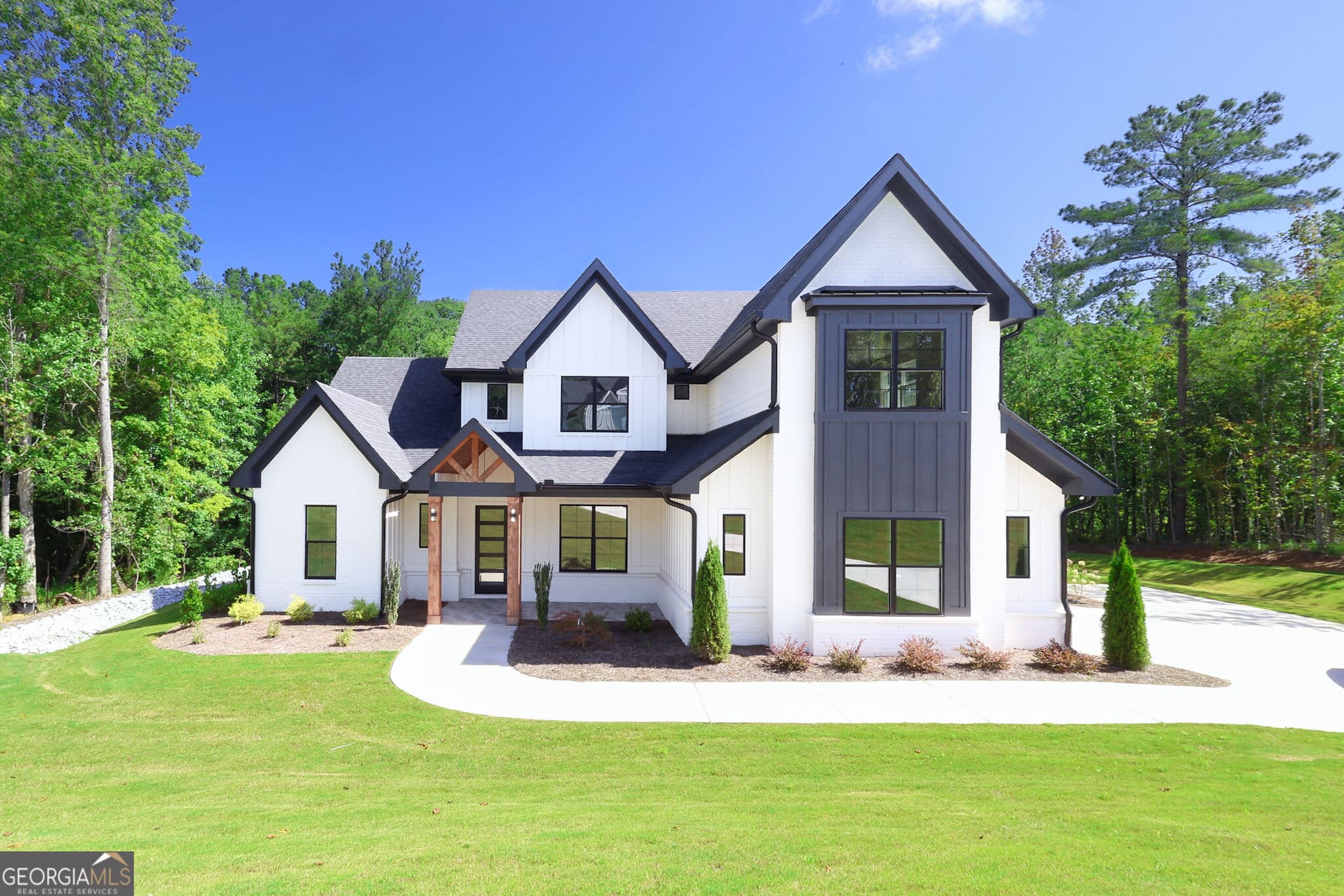 4 bedroom, 4.5 bathroom, 3,559 sq ft single family residence for sale at 121 Forest Berry Court, Newnan, GA 30265 — photo 5