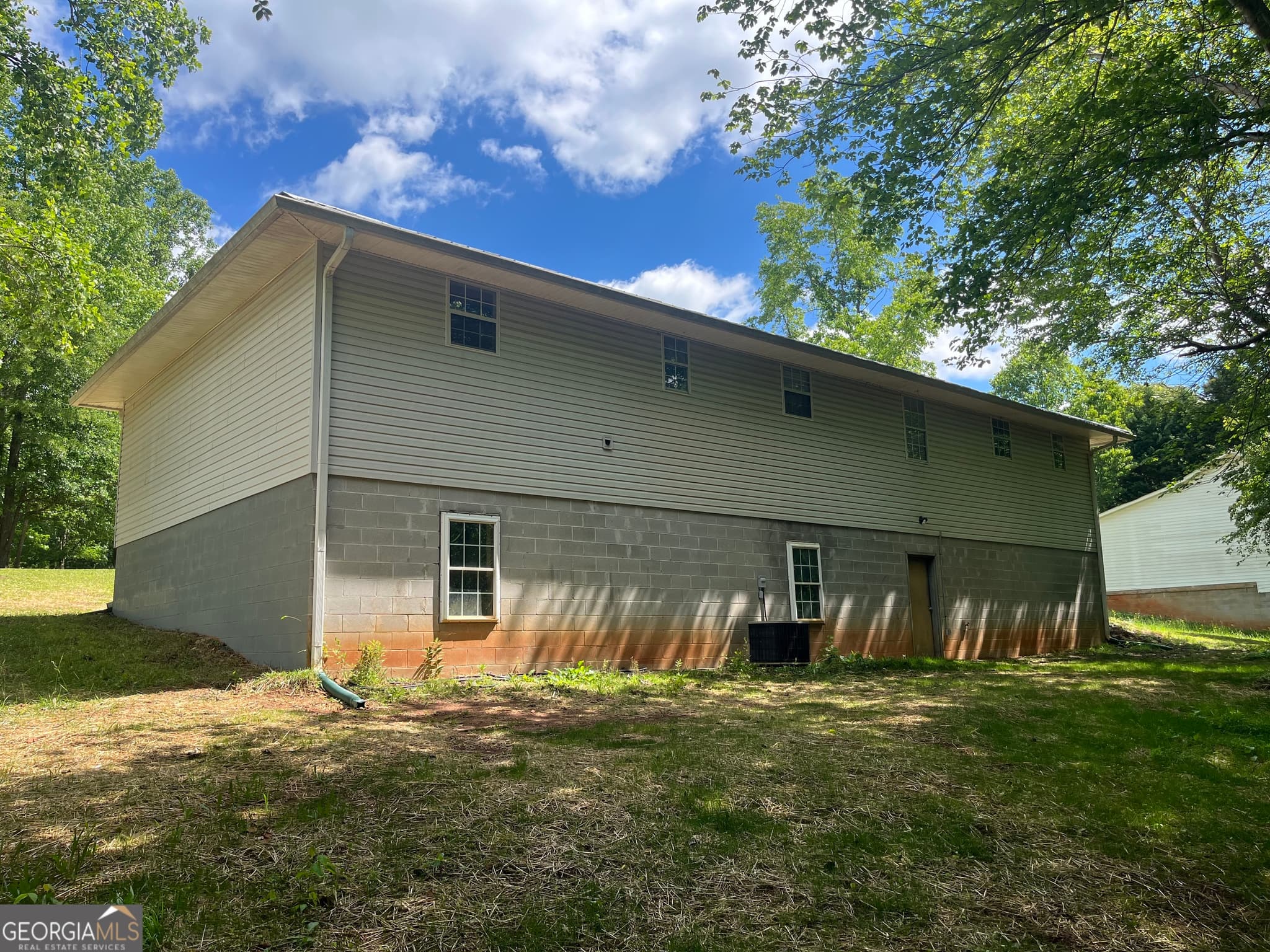 3 bedroom, 2 bathroom, 2,960 sq ft single family residence for sale at 193 Glory Lane, Mount Airy, GA 30563 — photo 2