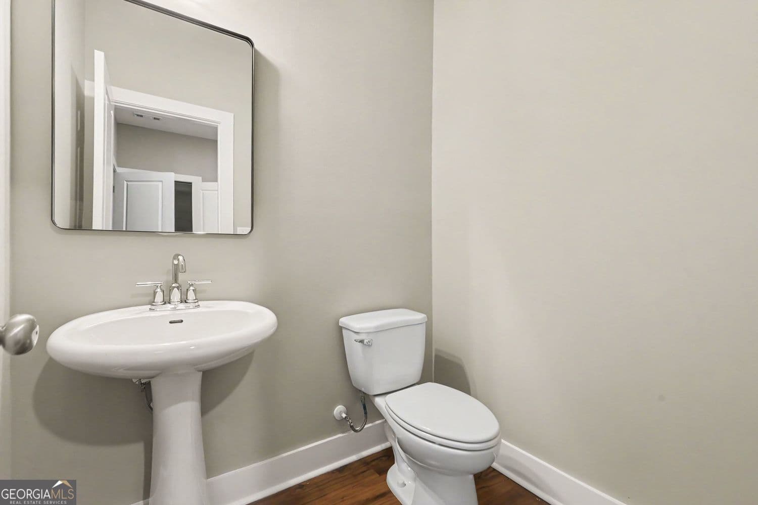 3 bedroom, 2.5 bathroom, 2,024 sq ft townhouse for sale at 7666 Squire Court, Fairburn, GA 30213 — photo 6
