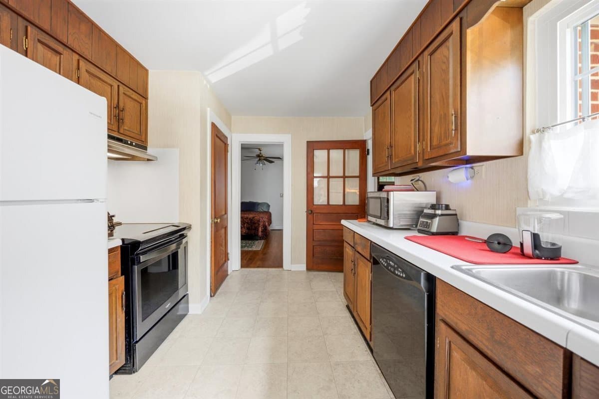 2 bedroom, 1 bathroom, 1,399 sq ft single family residence for sale at 191 Holmes Avenue, Macon, GA 31204 — photo 10