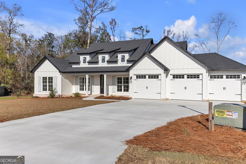 4 bedroom, 3 bathroom, 2,375 sq ft single family residence sold at 4856 Brown Cat Circle, Hahira, GA 31632