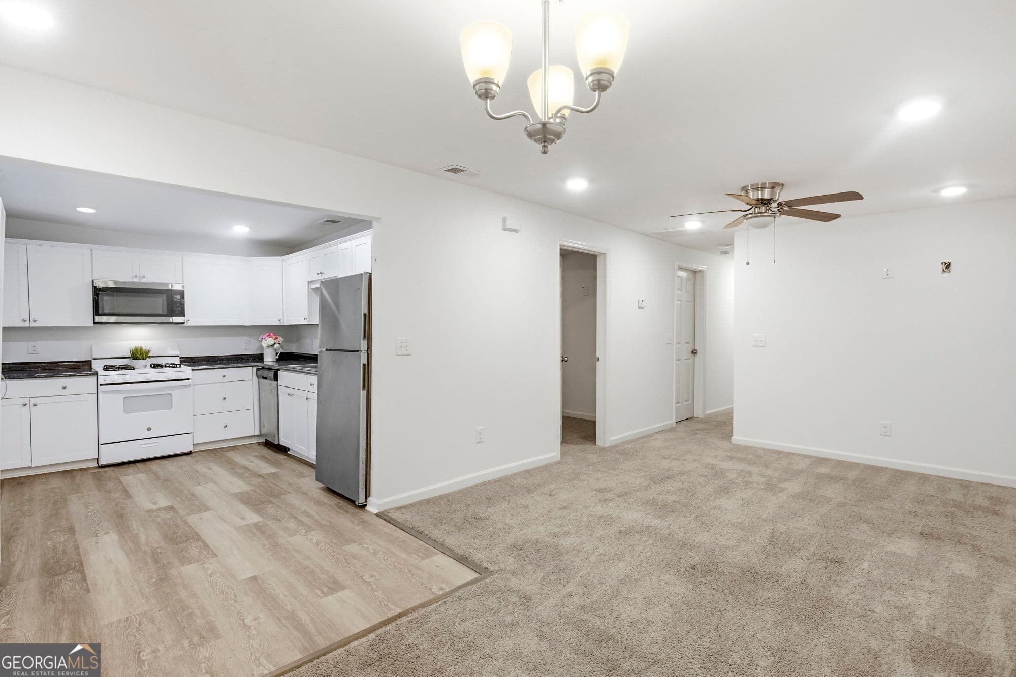3 bedroom, 2 bathroom, 864 sq ft single family residence for sale at 716 W 48th Street, Savannah, GA 31405 — photo 4