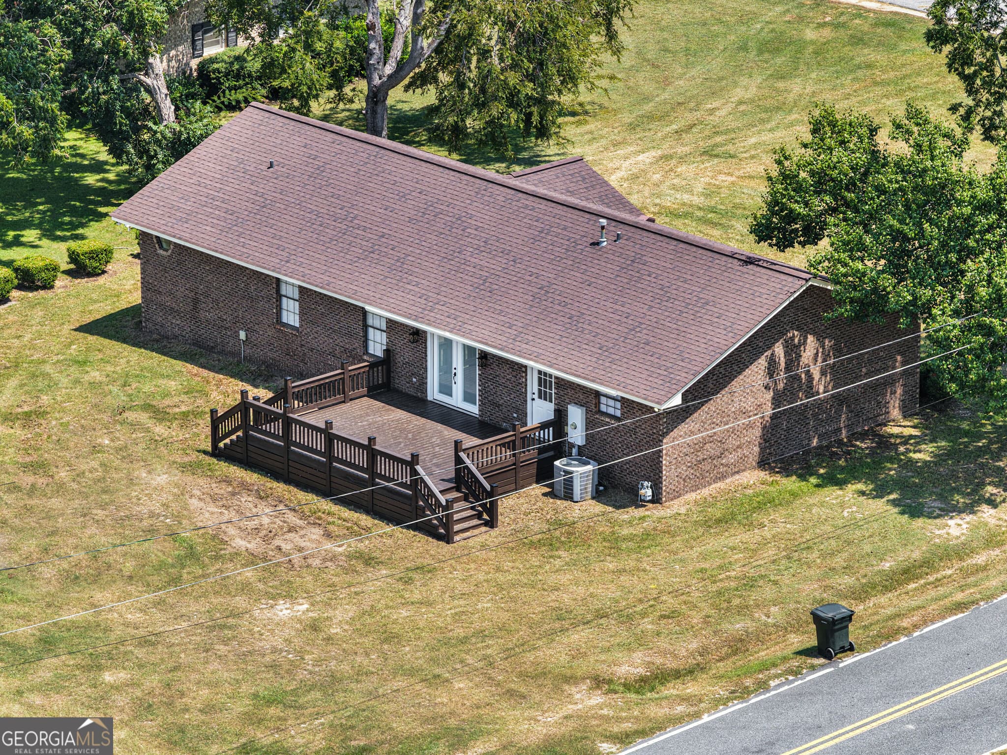 3 bedroom, 2 bathroom, 1,833 sq ft single family residence for sale at 133 S Richardson Street, Mount Vernon, GA 30445 — photo 3