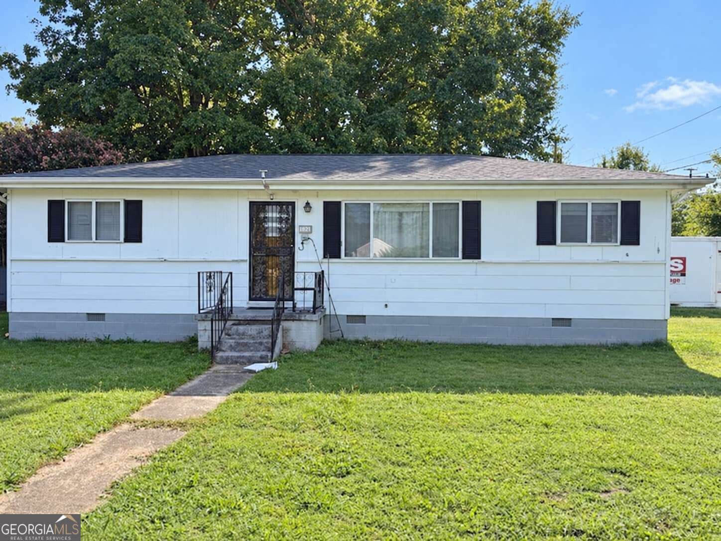 3 bedroom, 1.5 bathroom, 1,056 sq ft single family residence for sale at 1110 Henderson Avenue, Rossville, GA 30741