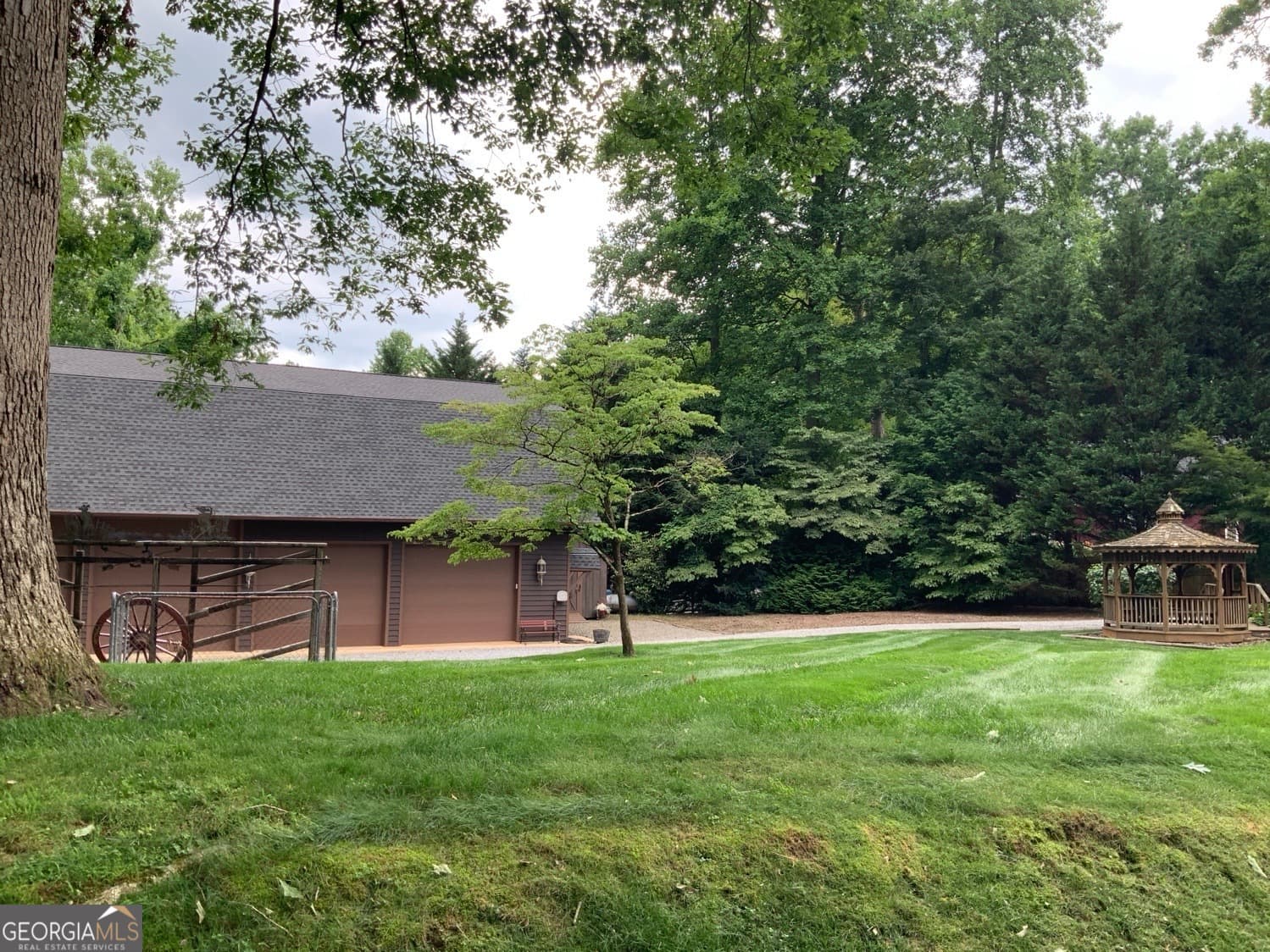 3 bedroom, 3 bathroom, 3,330 sq ft single family residence for sale at 2734 Hidden Valley Road, Hiawassee, GA 30546 — photo 10