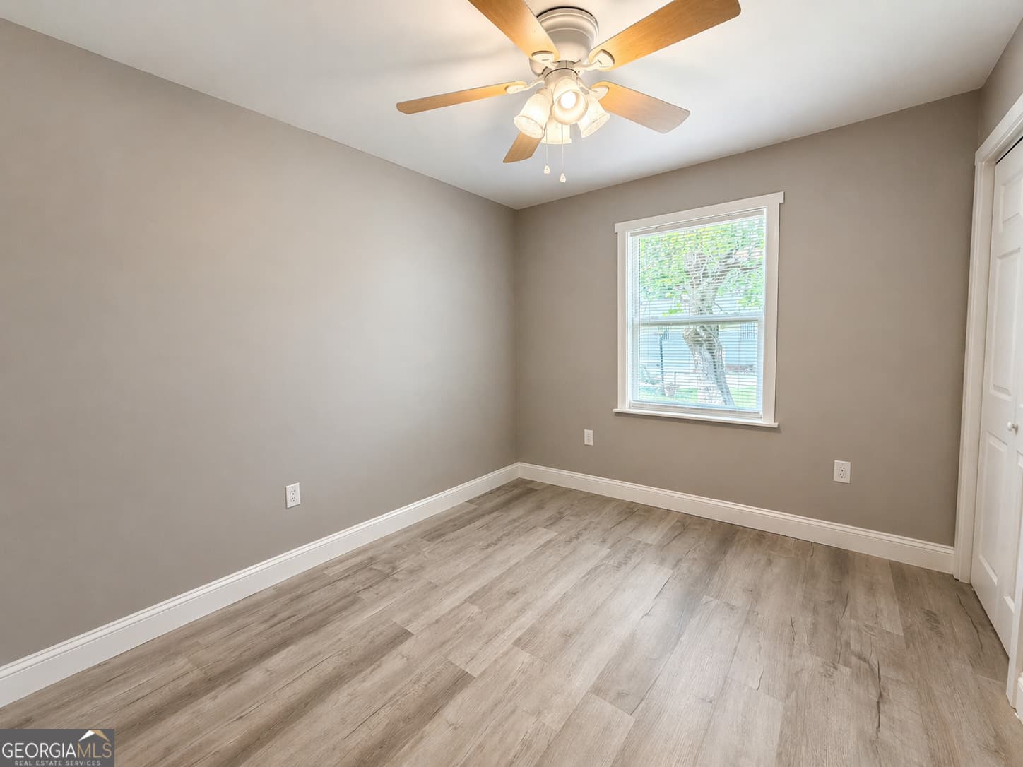3 bedroom, 2 bathroom, 836 sq ft single family residence for sale at 412 Holloway Avenue, Albany, GA 31701 — photo 7