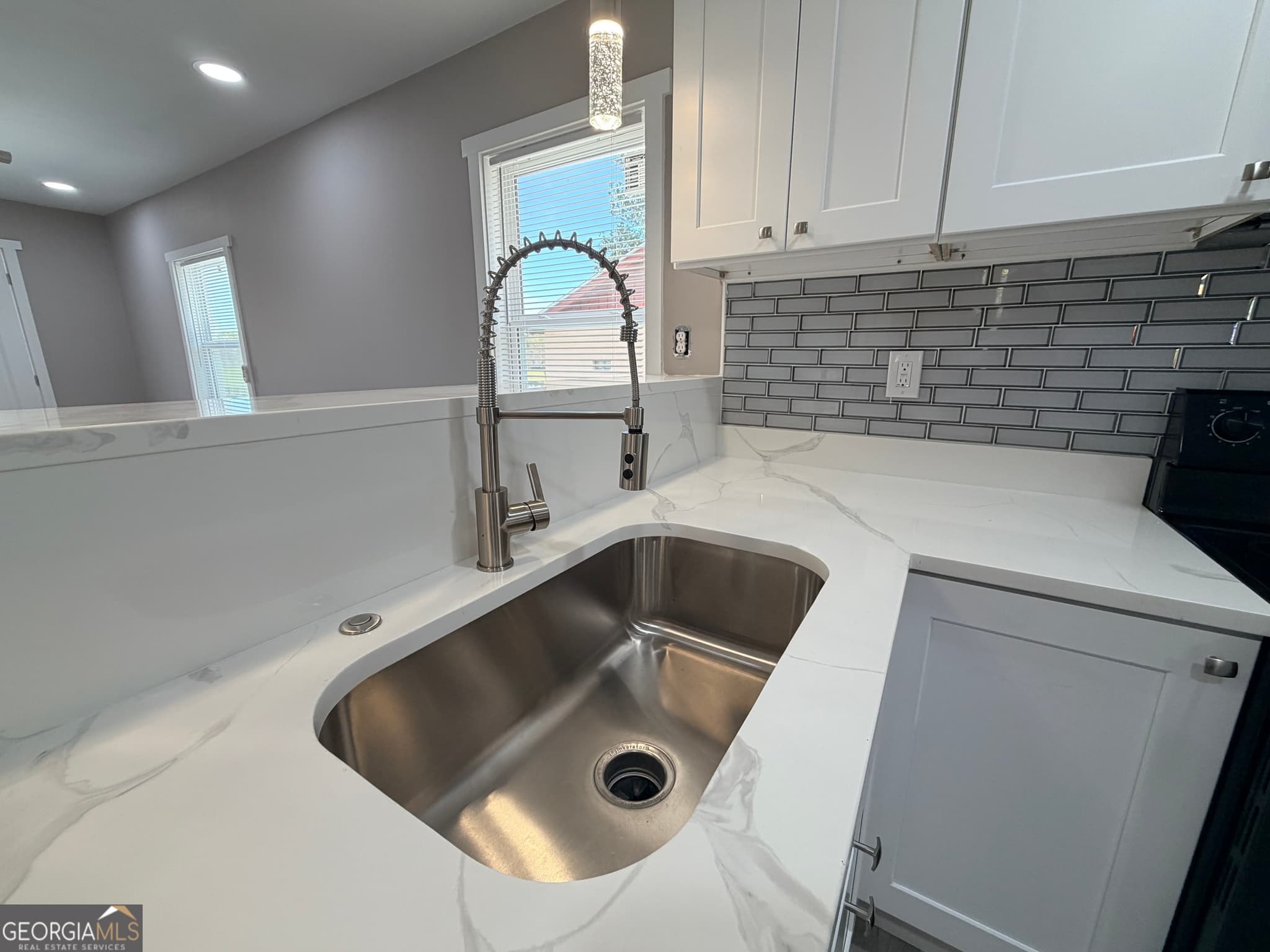 3 bedroom, 2 bathroom, 836 sq ft single family residence for sale at 412 Holloway Avenue, Albany, GA 31701 — photo 3