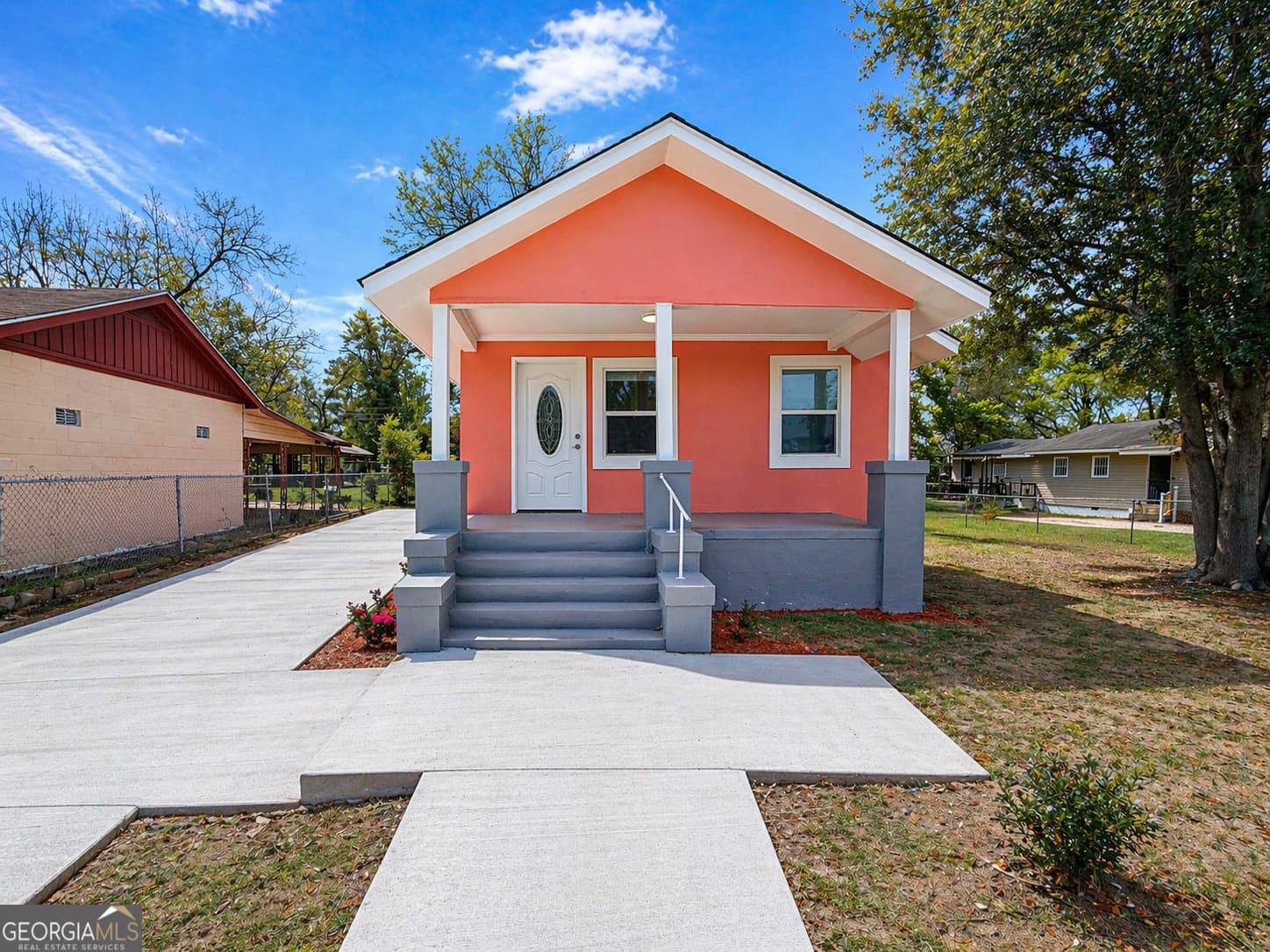 3 bedroom, 2 bathroom, 836 sq ft single family residence for sale at 412 Holloway Avenue, Albany, GA 31701 — photo 1 of 15