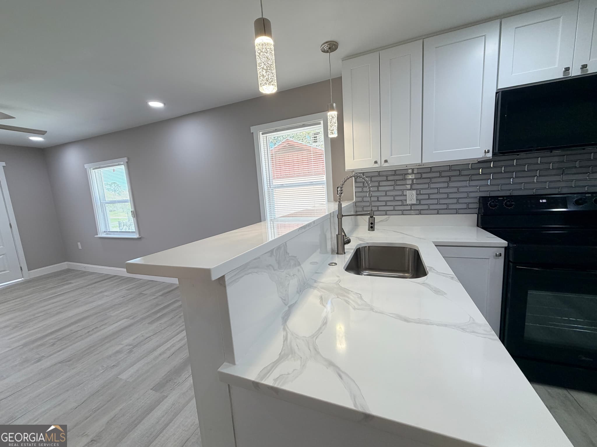 3 bedroom, 2 bathroom, 836 sq ft single family residence for sale at 412 Holloway Avenue, Albany, GA 31701 — photo 4