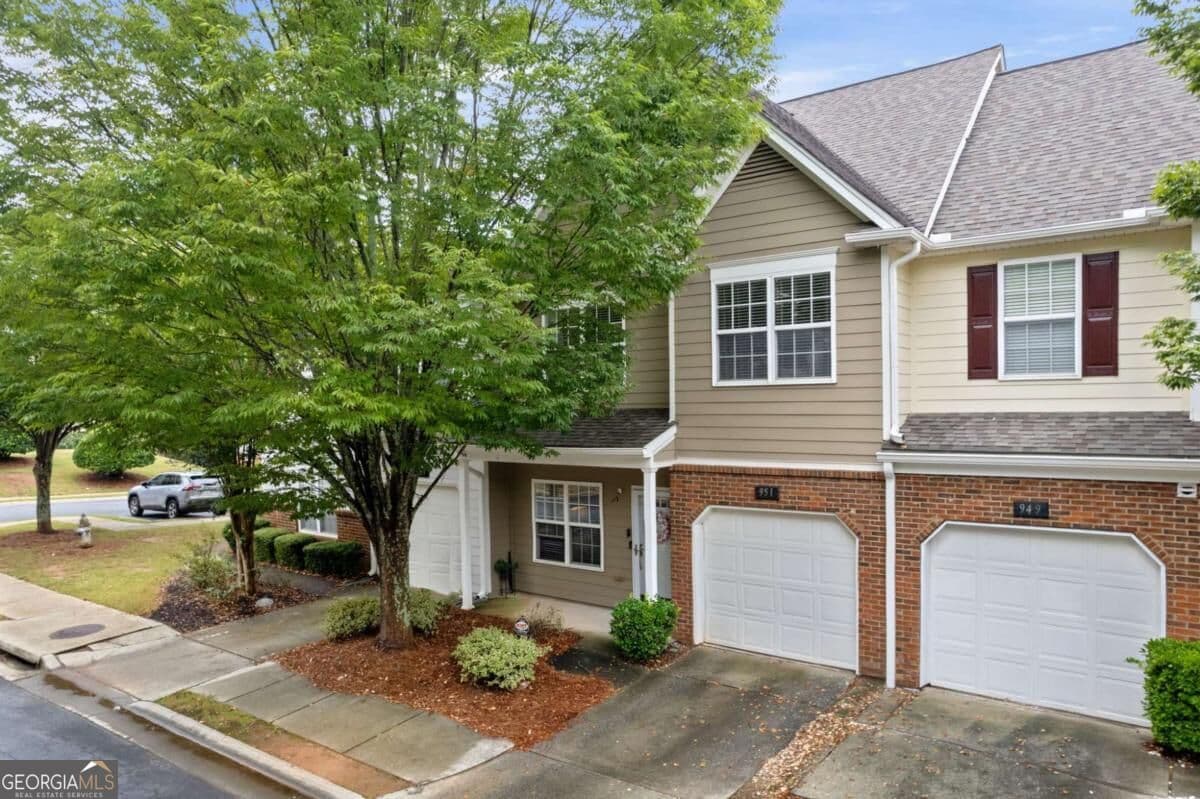 2 bedroom, 2.5 bathroom, 1,654 sq ft condominium for sale at 951 Pike Forest Drive, Lawrenceville, GA 30045 — photo 2