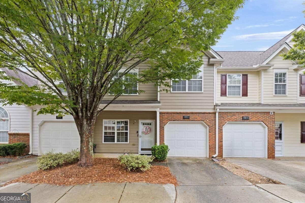 2 bedroom, 2.5 bathroom, 1,654 sq ft condominium for sale at 951 Pike Forest Drive, Lawrenceville, GA 30045 — photo 1 of 19