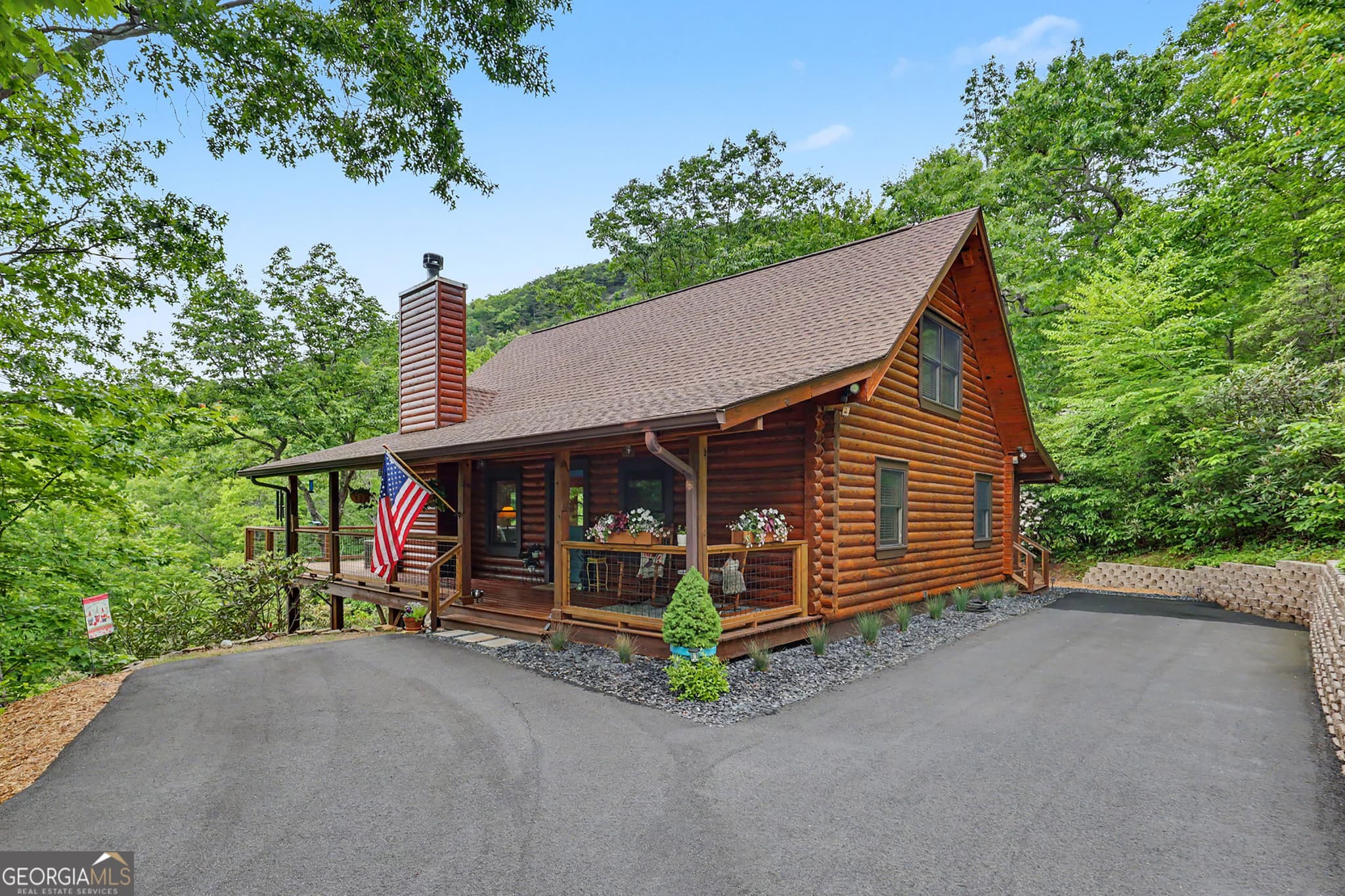 3 bedroom, 3 bathroom, 2,448 sq ft cabin,single family residence for sale at 481 Top O Pinnacle Drive, Clayton, GA 30525 — photo 2