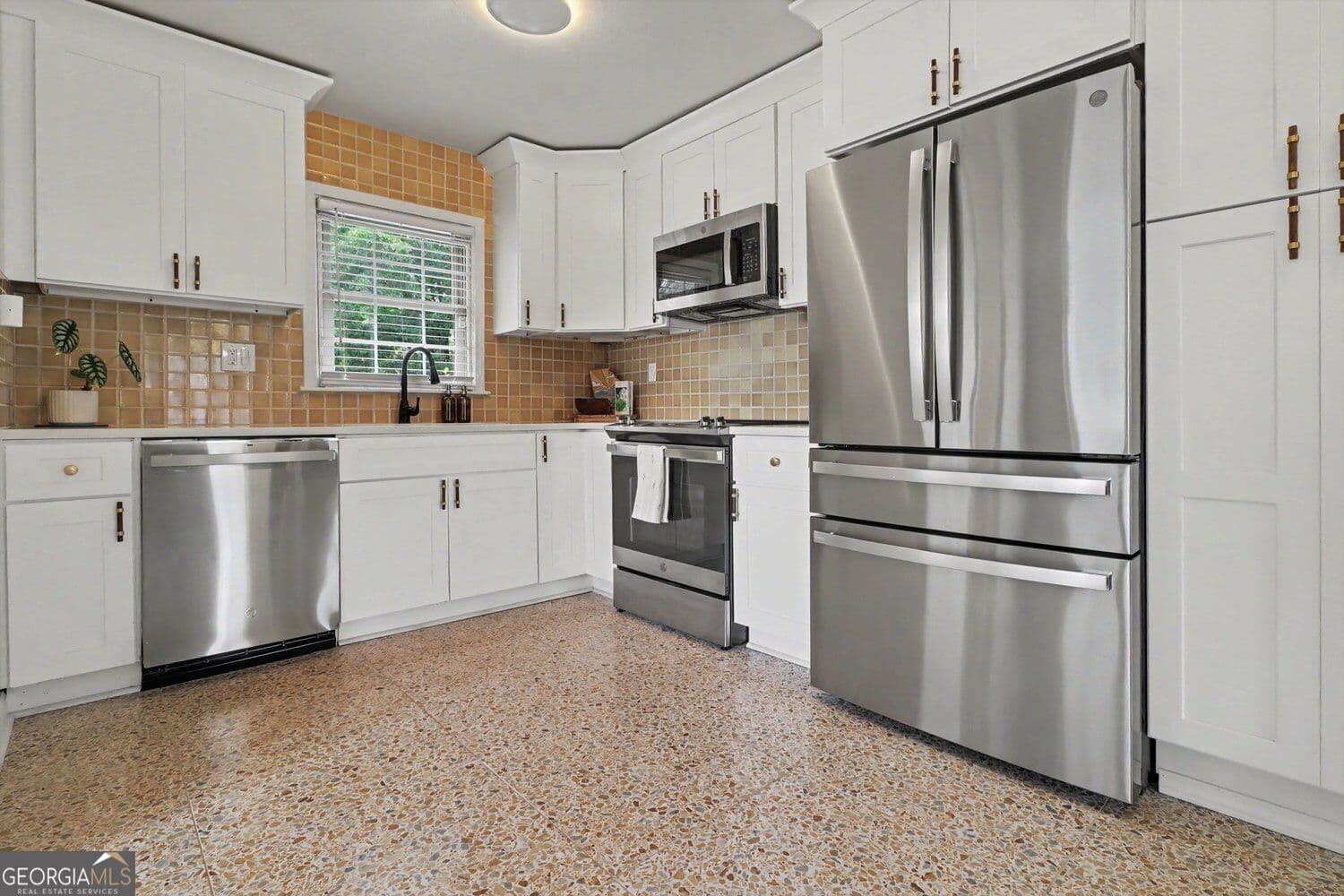 3 bedroom, 2 bathroom, 1,444 sq ft single family residence for sale at 2265 Starline Drive, Decatur, GA 30032 — photo 3