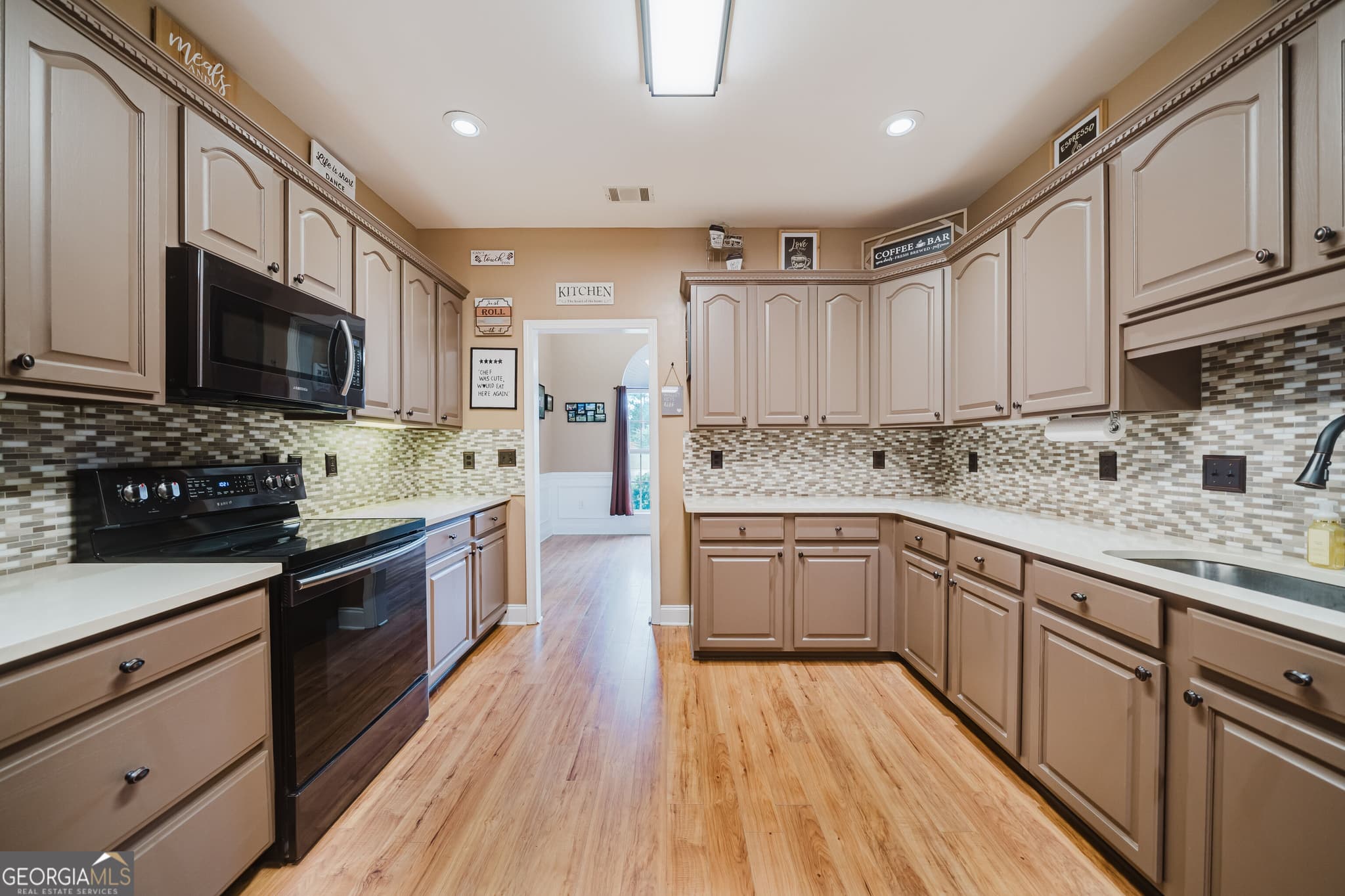 4 bedroom, 3 bathroom, 3,531 sq ft single family residence for sale at 204 Mitculler Court, Kathleen, GA 31047 — photo 7