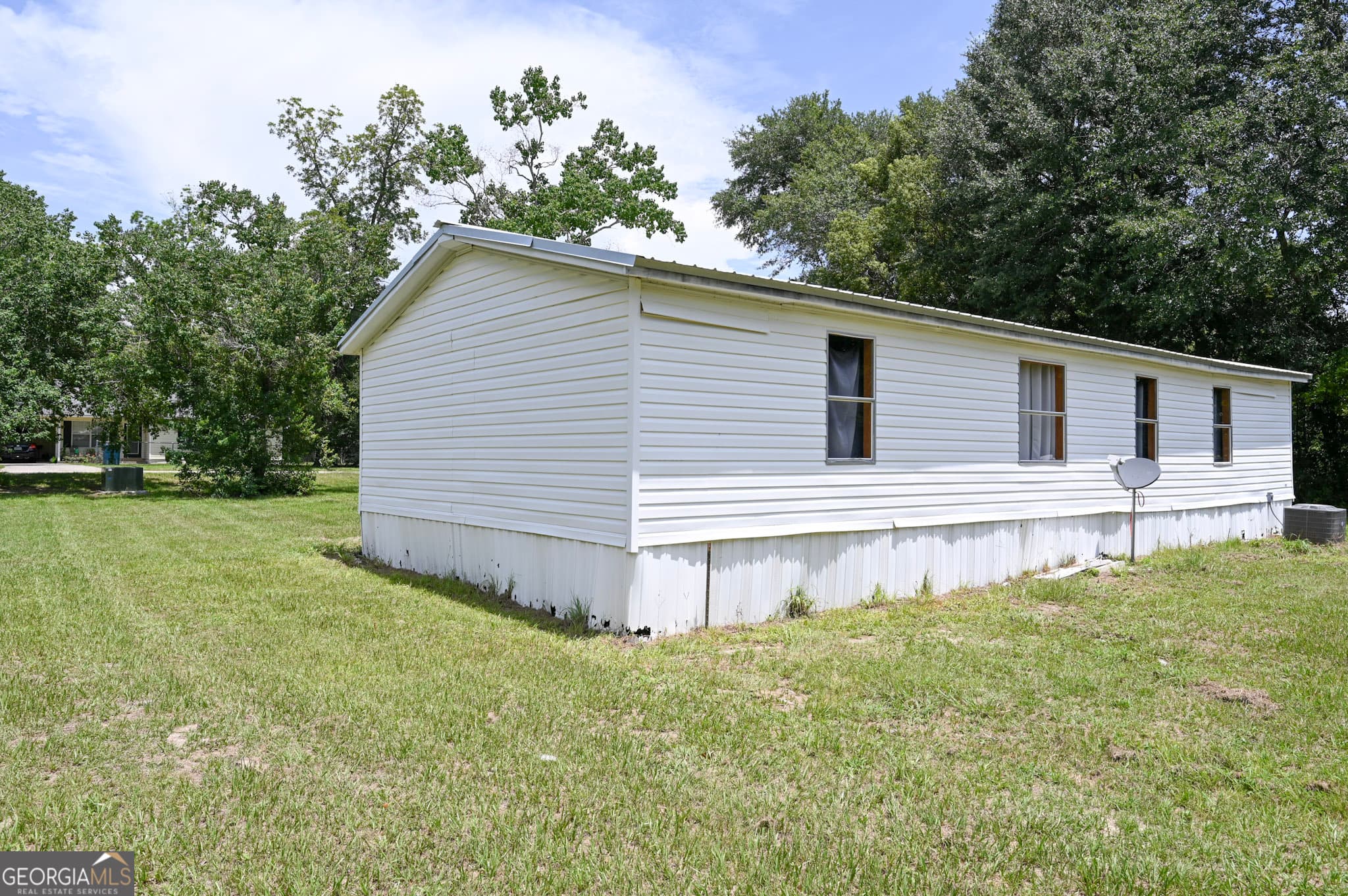 3 bedroom, 2 bathroom, 1,272 sq ft manufactured home,single family residence for sale at 1957 Brogdon Road, Waycross, GA 31503 — photo 4