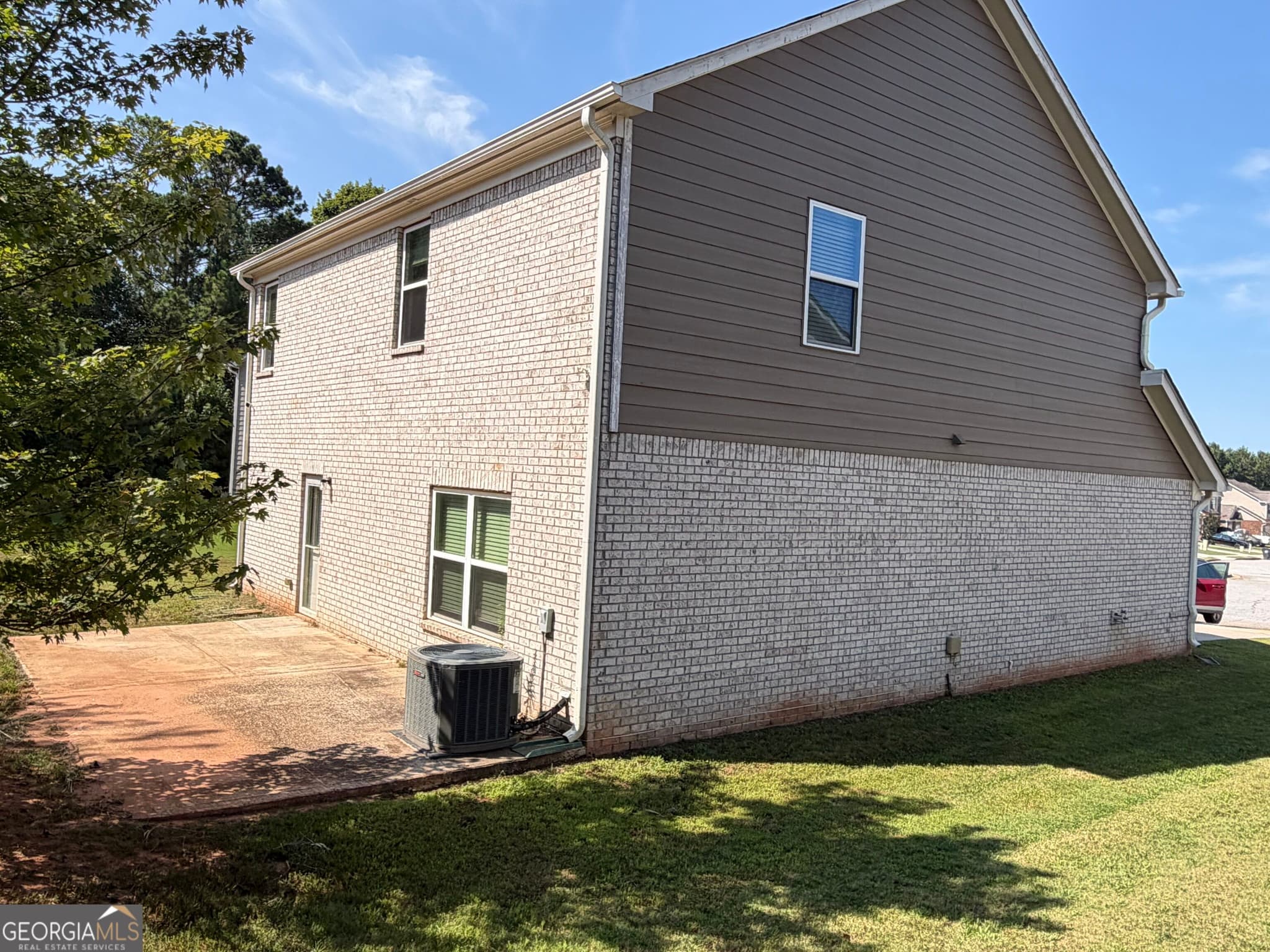 4 bedroom, 2.5 bathroom, 2,157 sq ft single family residence for sale at 136 Al Jennah Boulevard, Locust Grove, GA 30248 — photo 2