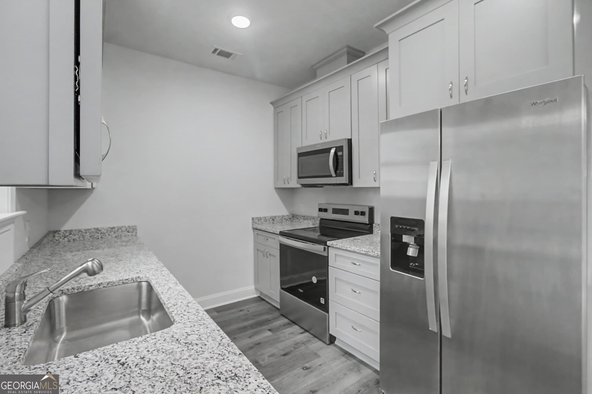 6 bedroom, 4 bathroom, 2,142 sq ft single family residence for sale at 205 Bagley Avenue, Hinesville, GA 31313 — photo 7