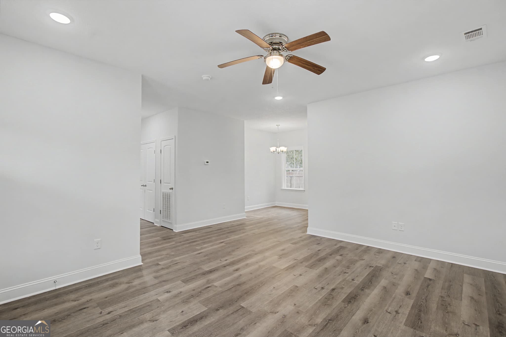 6 bedroom, 4 bathroom, 2,142 sq ft single family residence for sale at 205 Bagley Avenue, Hinesville, GA 31313 — photo 3