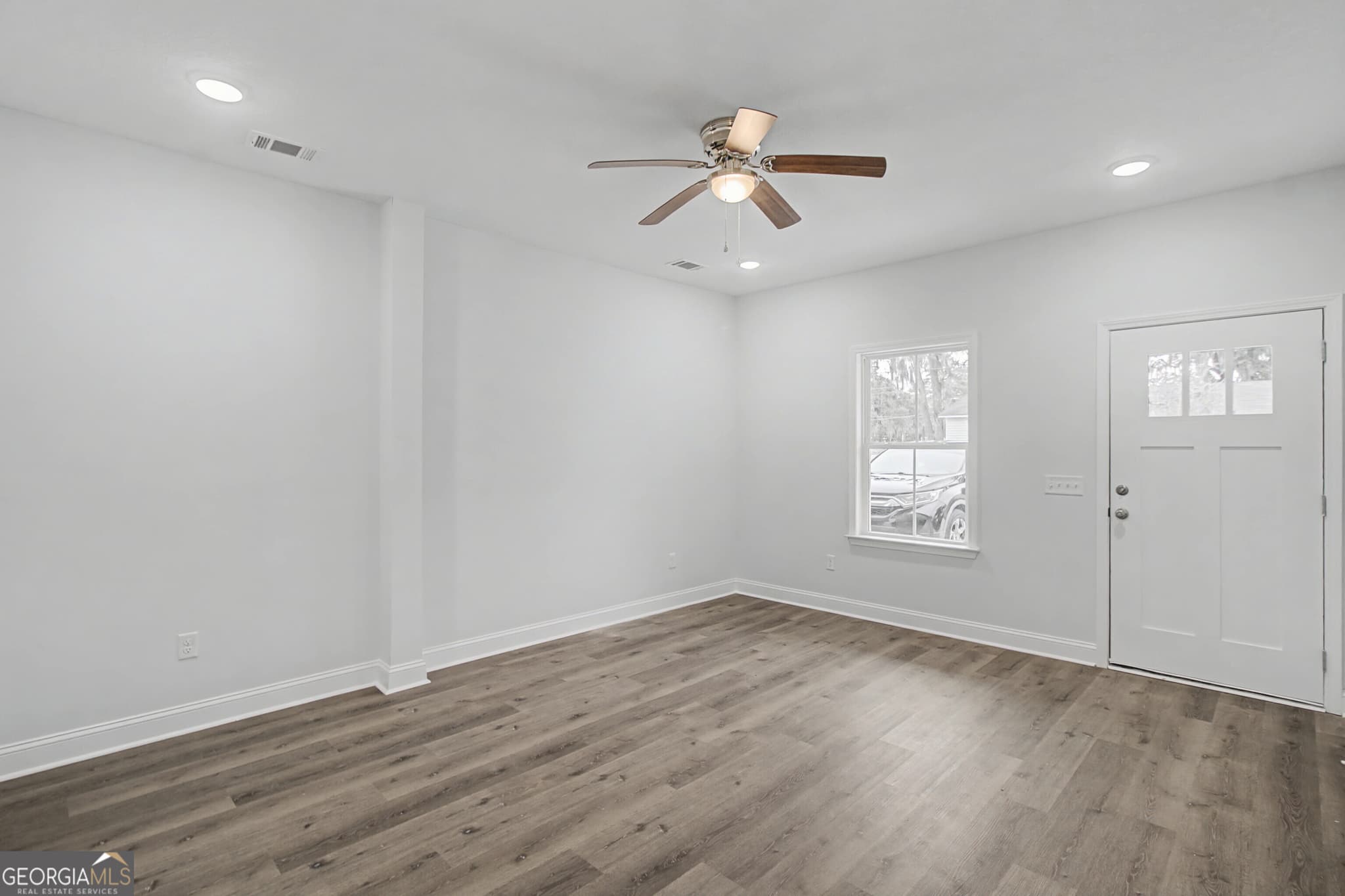 6 bedroom, 4 bathroom, 2,142 sq ft single family residence for sale at 205 Bagley Avenue, Hinesville, GA 31313 — photo 5