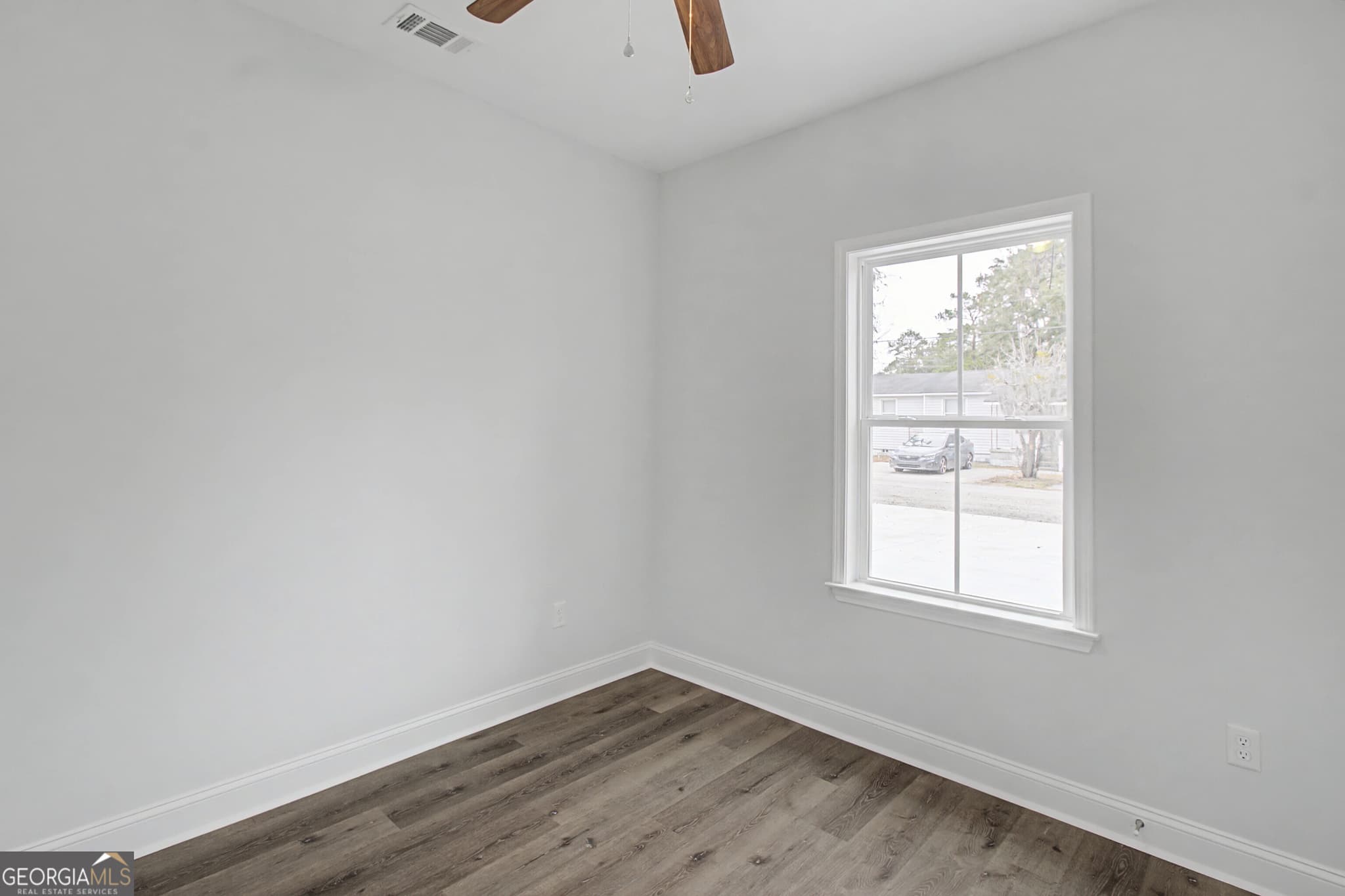 6 bedroom, 4 bathroom, 2,142 sq ft single family residence for sale at 205 Bagley Avenue, Hinesville, GA 31313 — photo 9