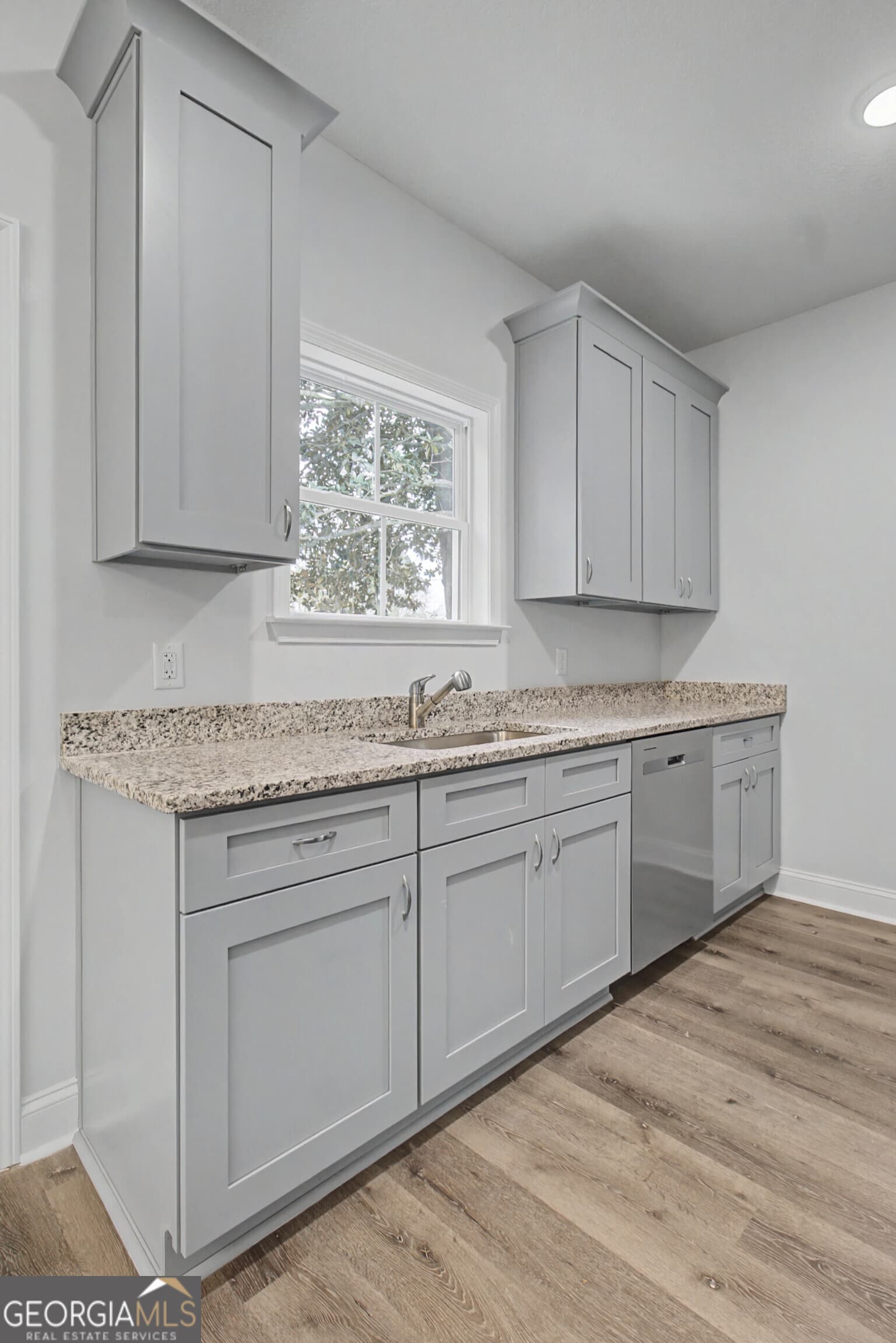 6 bedroom, 4 bathroom, 2,142 sq ft single family residence for sale at 205 Bagley Avenue, Hinesville, GA 31313 — photo 8