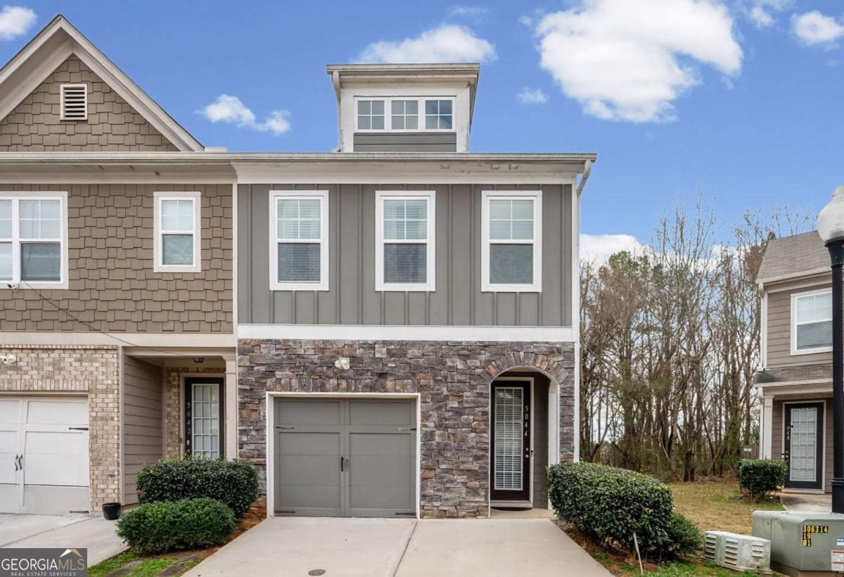 3 bedroom, 2.5 bathroom, 1,577 sq ft townhouse sold at 5044 Longview Walk, Decatur, GA 30035