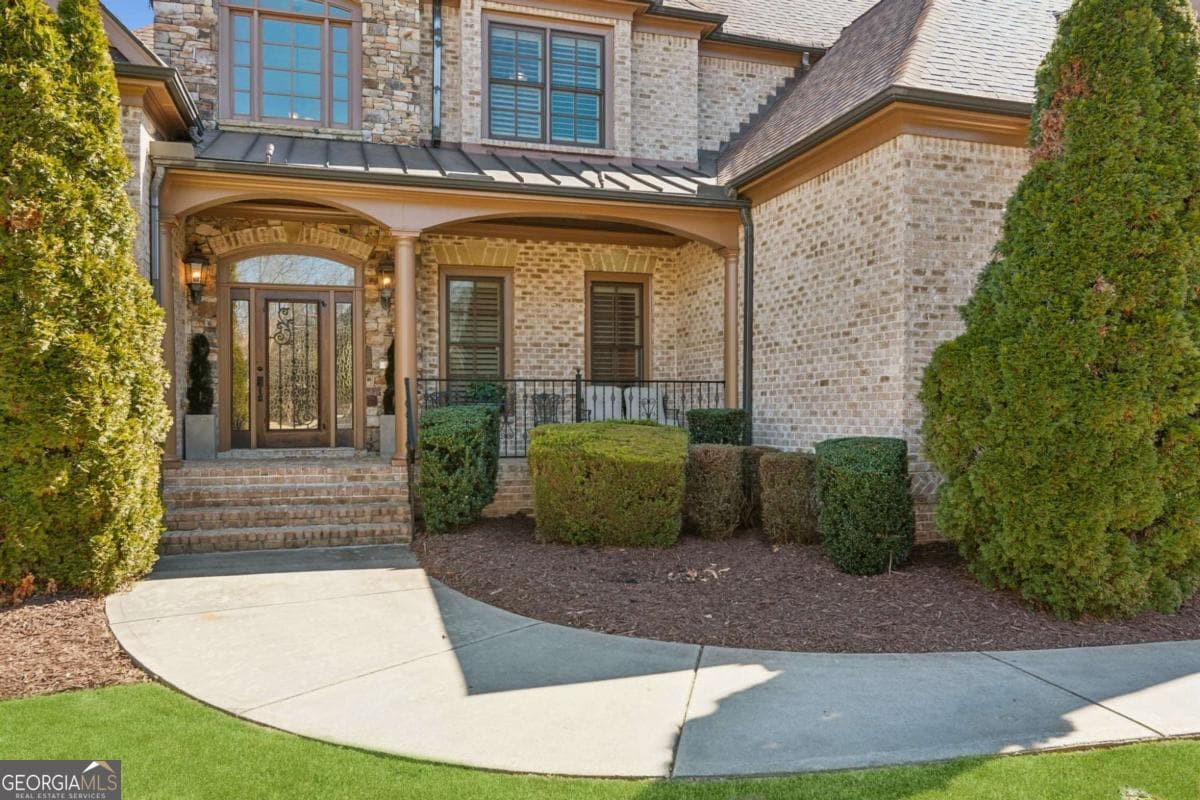 4 bedroom, 4.5 bathroom, 3,958 sq ft single family residence for sale at 5640 Copper Creek Pass, Cumming, GA 30040 — photo 4