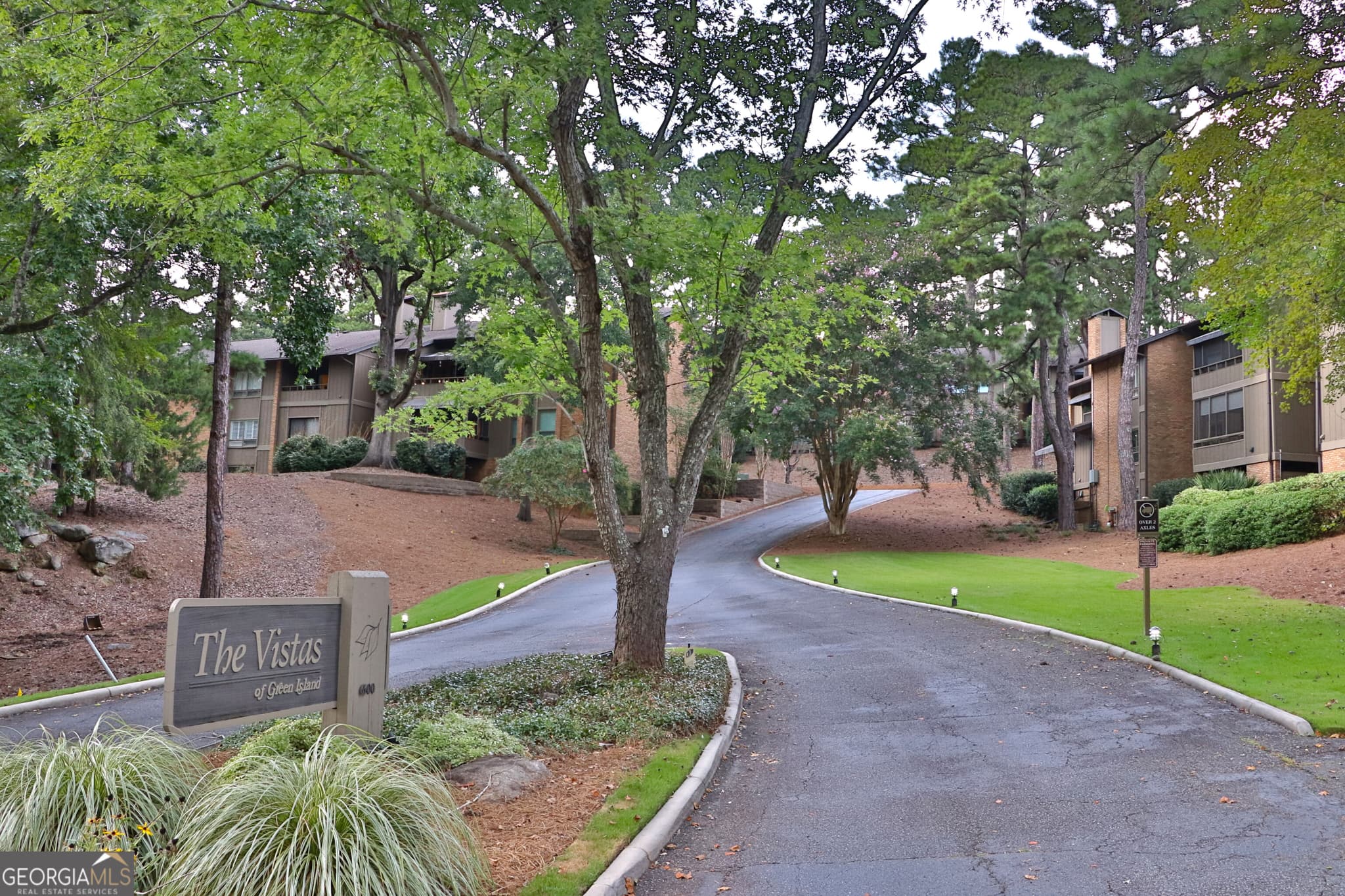 1 bedroom, 1 bathroom, 874 sq ft condominium for sale at 6500 Standing Boy Road UNIT #11, Columbus, GA 31904 — photo 3