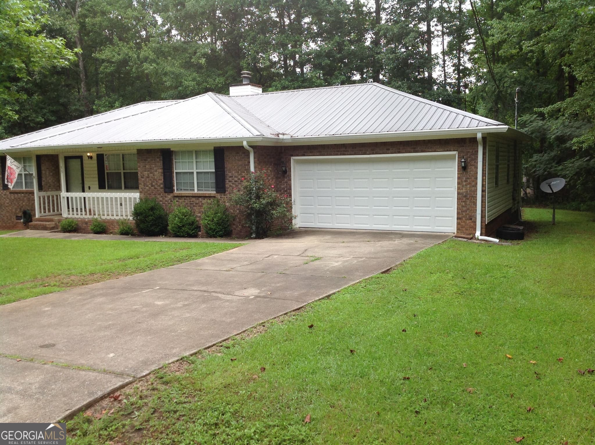 3 bedroom, 2 bathroom, 1,706 sq ft single family residence for sale at 35 Woodland Drive, Weaver, AL 36277 — photo 3